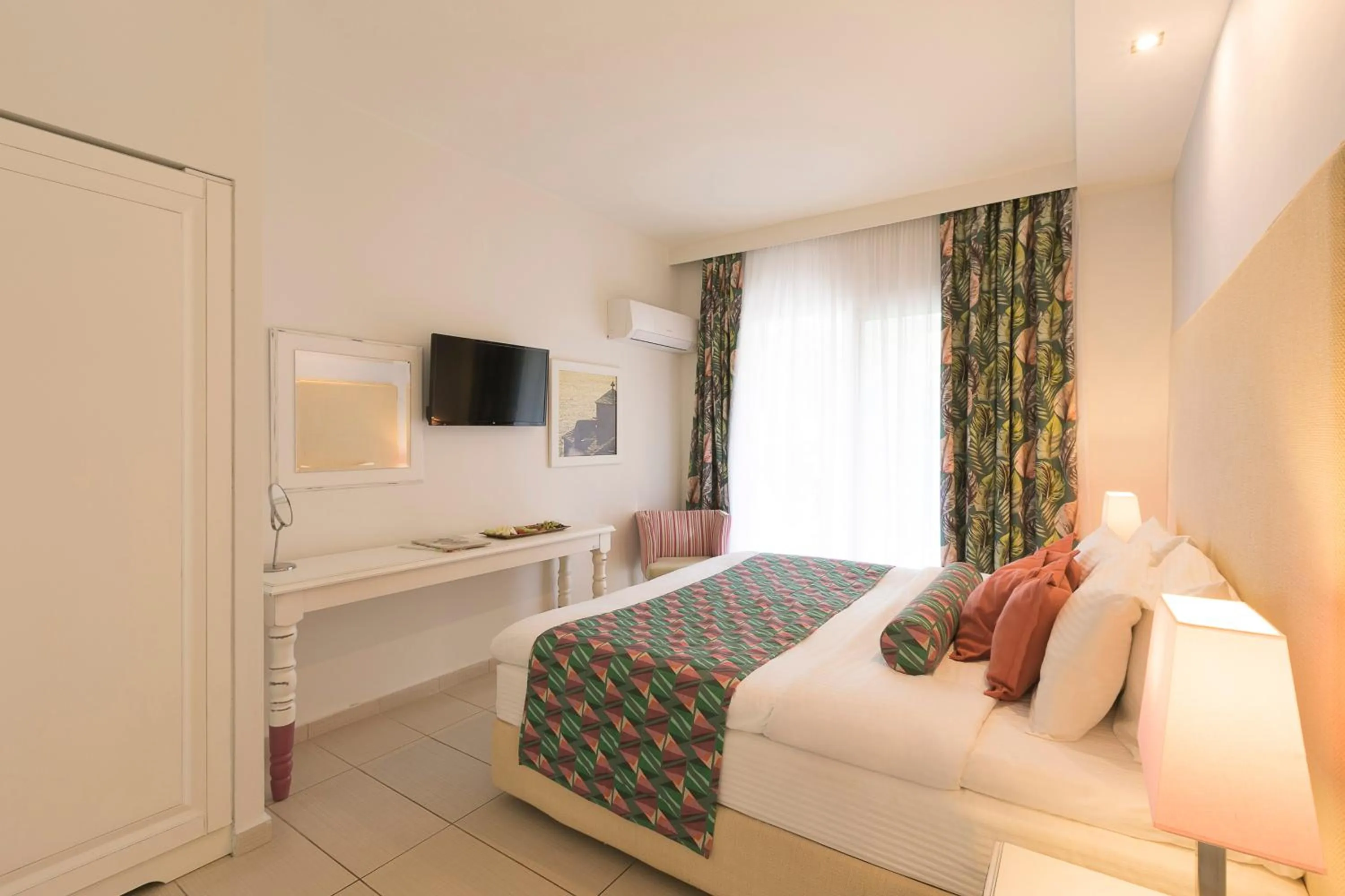 TV and multimedia, Bed in Mandraki Village Boutique Hotel