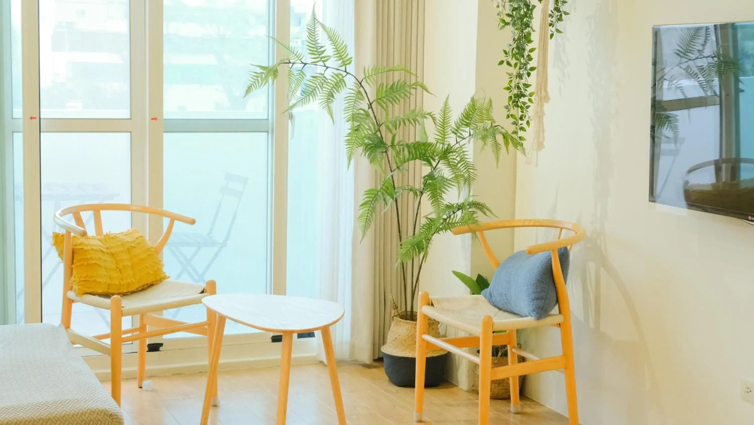 Quadruple Room with Balcony in Cozy Blue B&B Quadruple Room with Balcony in Cozy Blue B&B