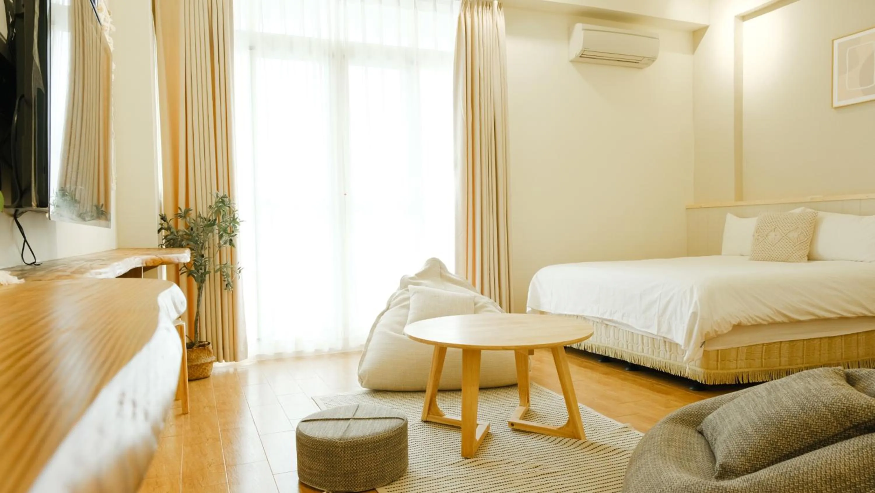 Photo of the whole room, Bed in Cozy Blue B&B