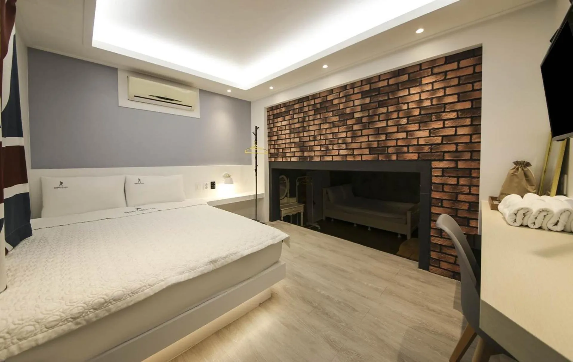 Photo of the whole room, Bed in Backpackers In Yeosu