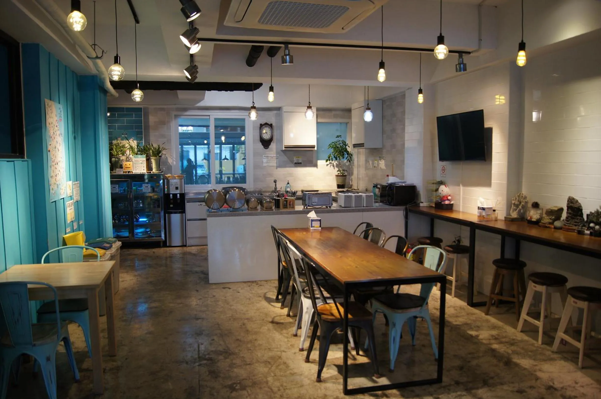 Communal lounge/ TV room in Backpackers In Yeosu