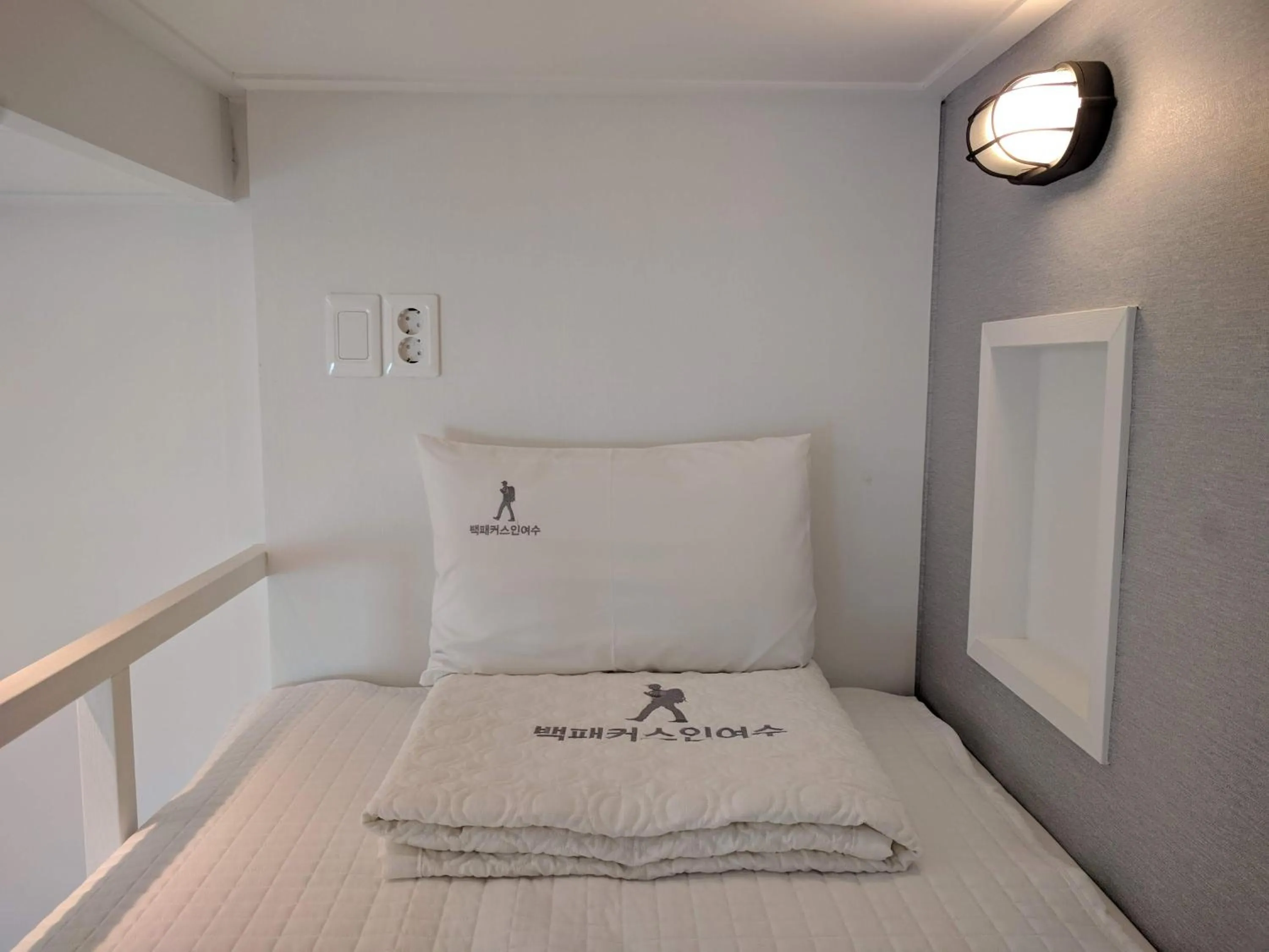 Bedroom, Bed in Backpackers In Yeosu