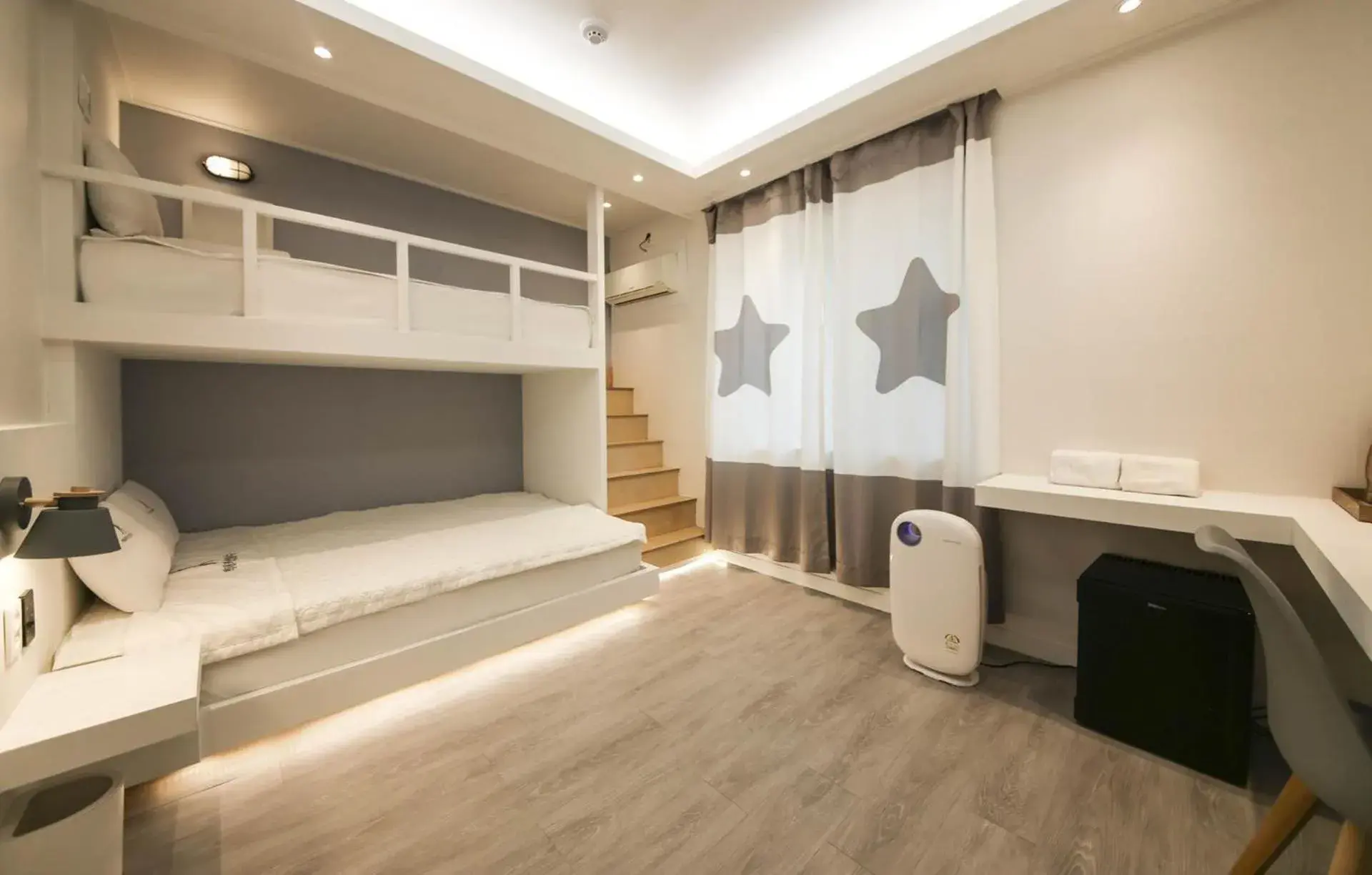 Triple Room - single occupancy in Backpackers In Yeosu Triple Room - single occupancy in Backpackers In Yeosu
