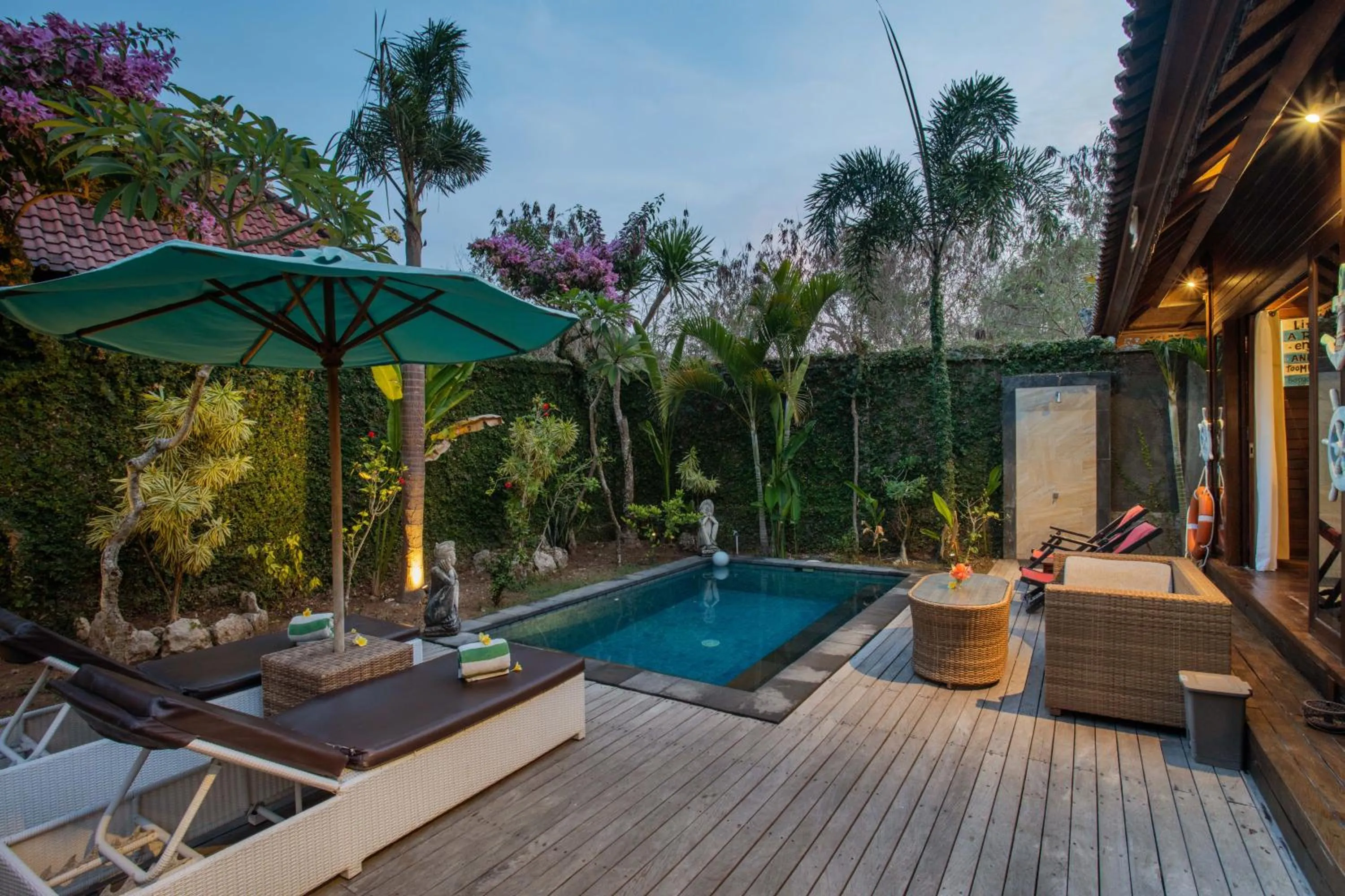 Sunset Garden Nusa Lembongan