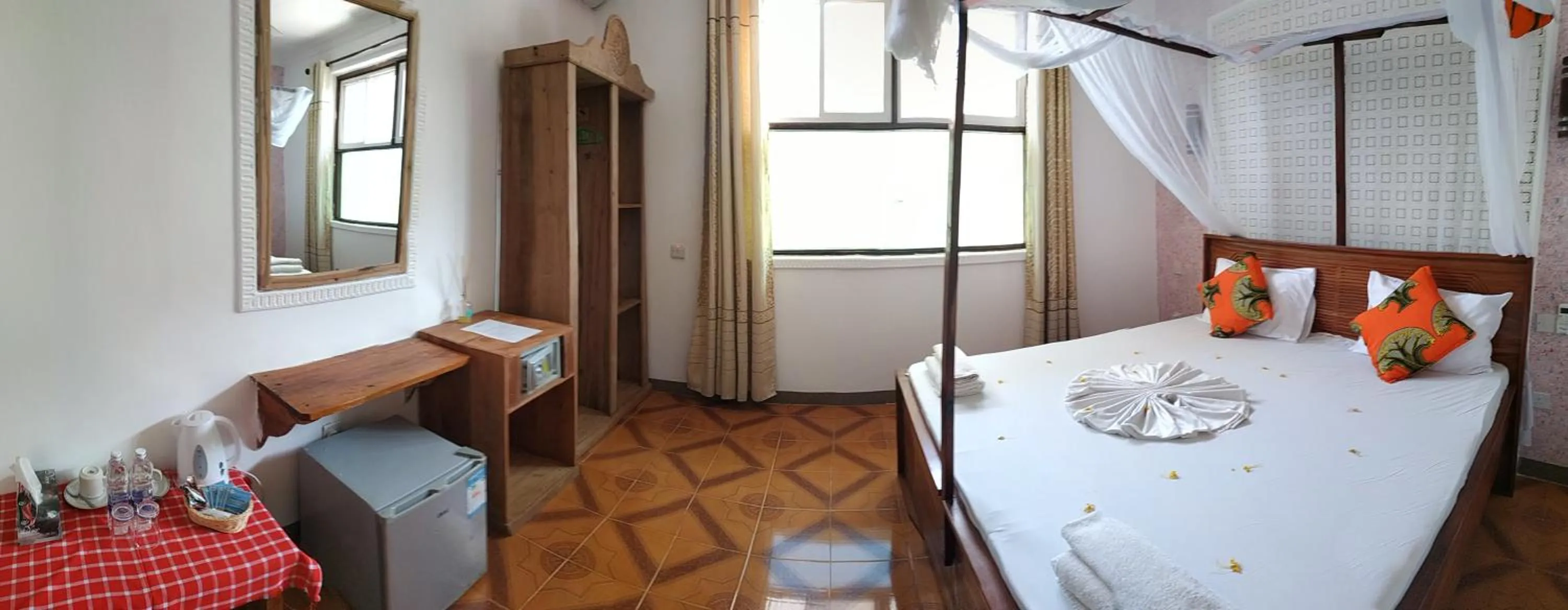 Shower, Bed in Mocco Beach Villa