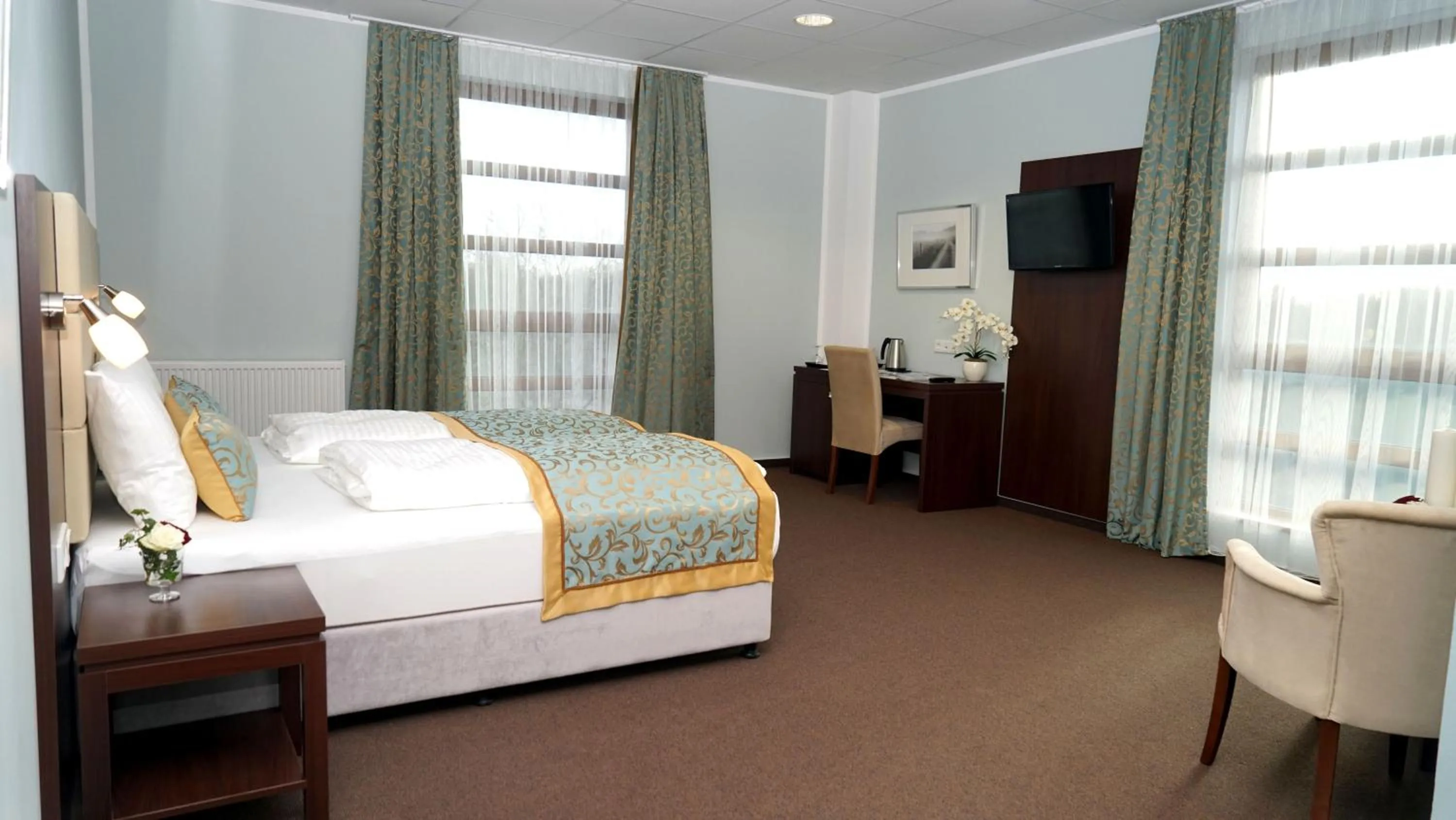 Bedroom, Bed in Hotel Class