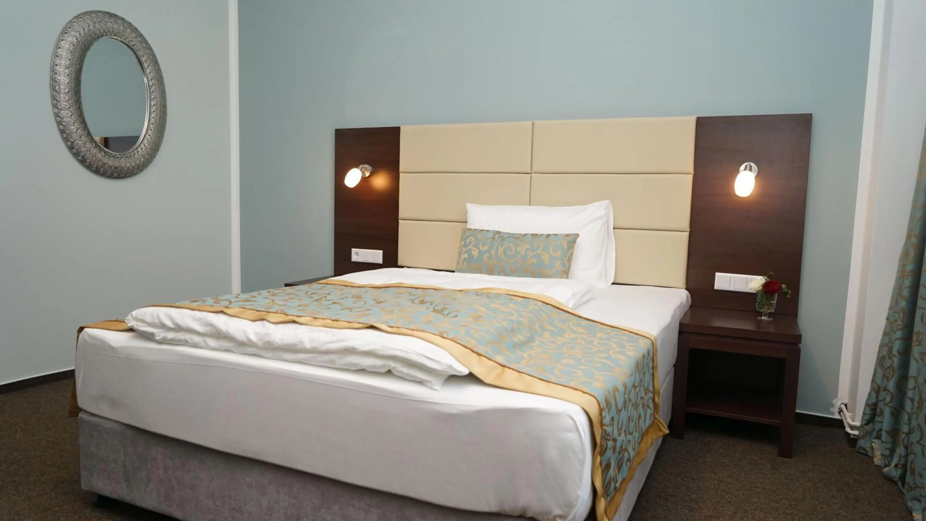 Bedroom, Bed in Hotel Class