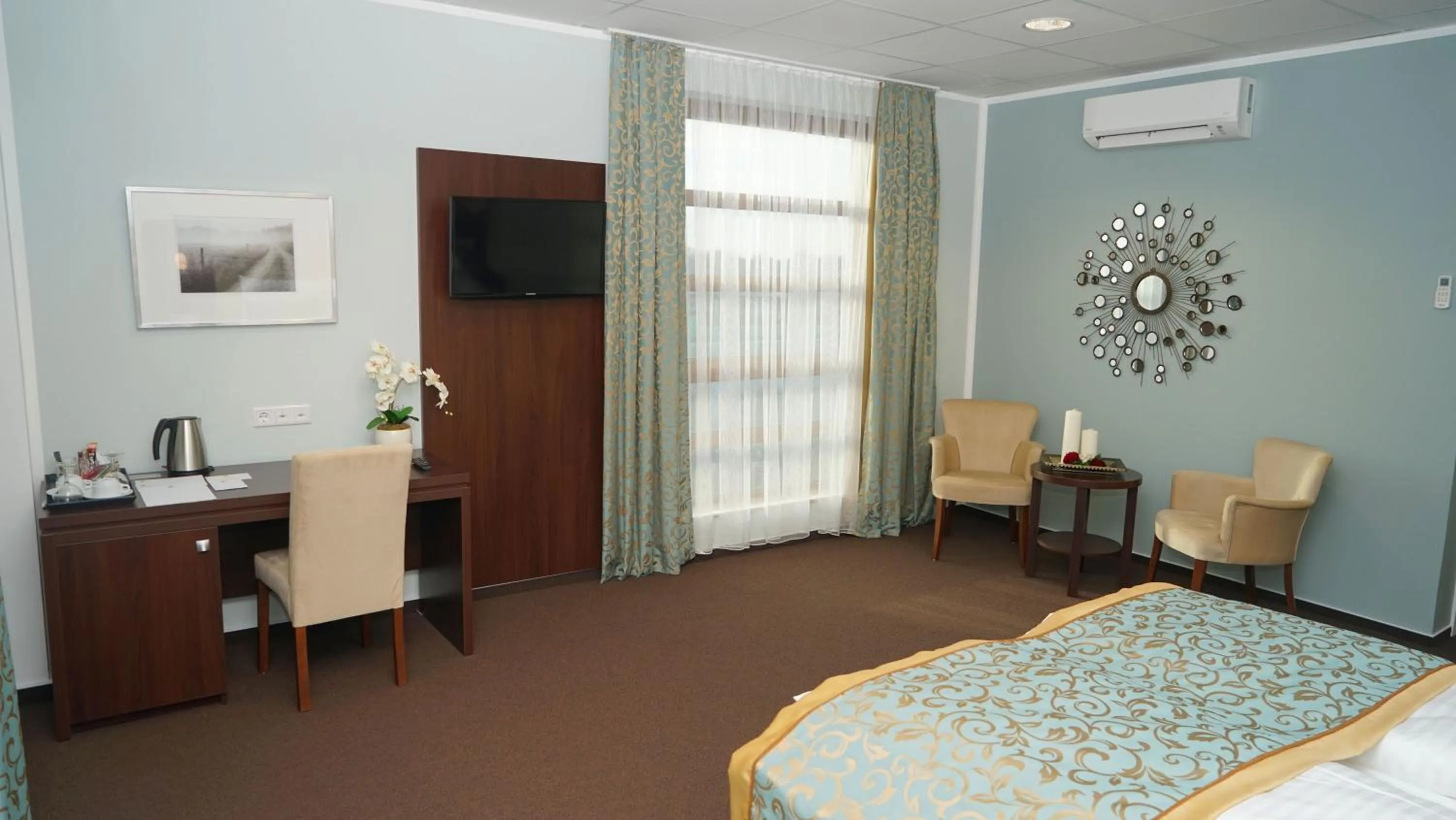 Bedroom, Bed in Hotel Class