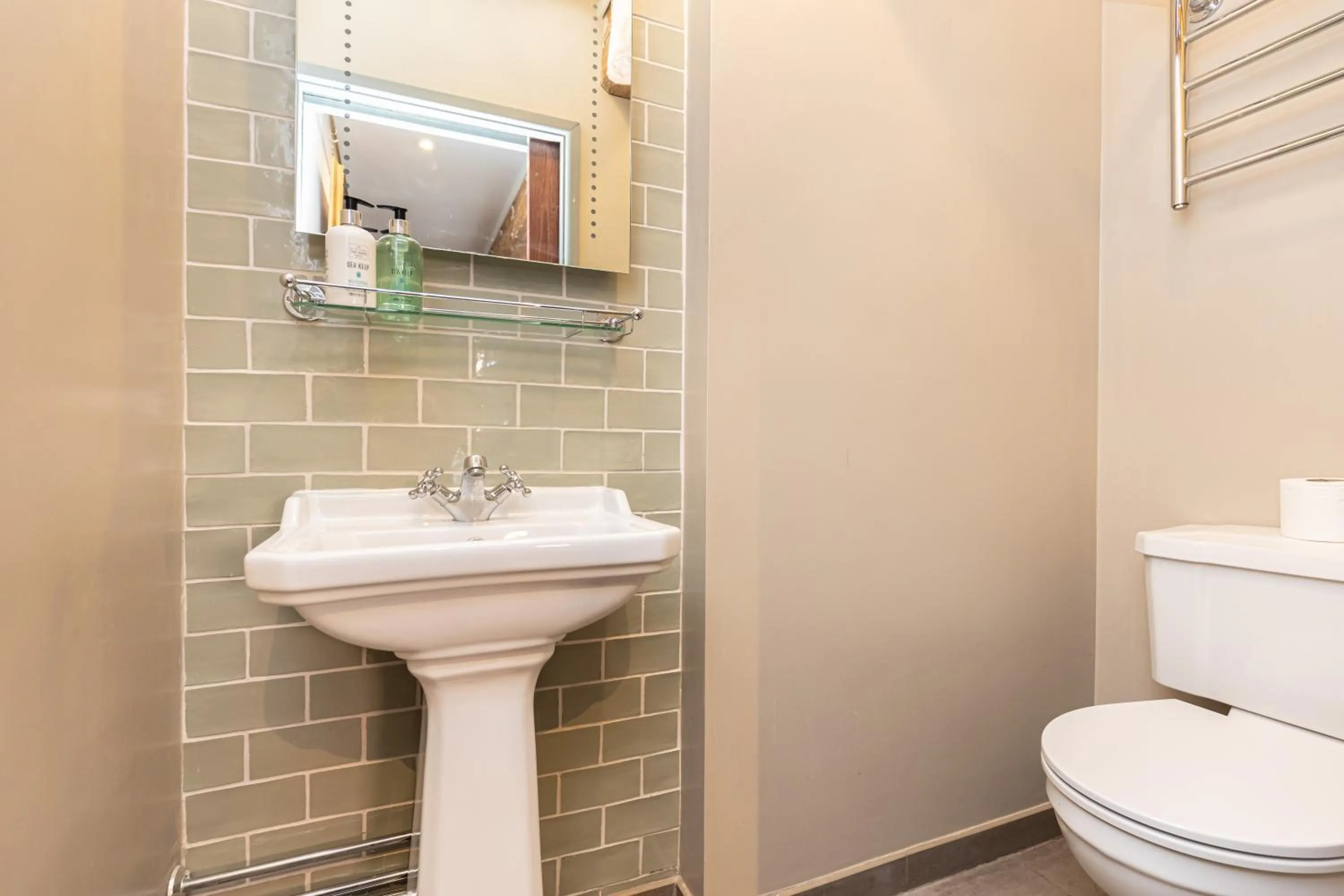 Bathroom in 1777. At The Albion