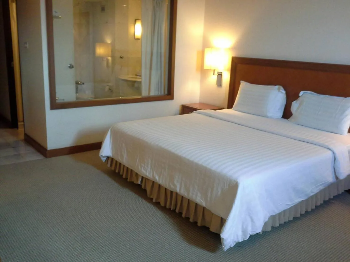 Bedroom, Bed in Grand Mandarin Betong Hotel