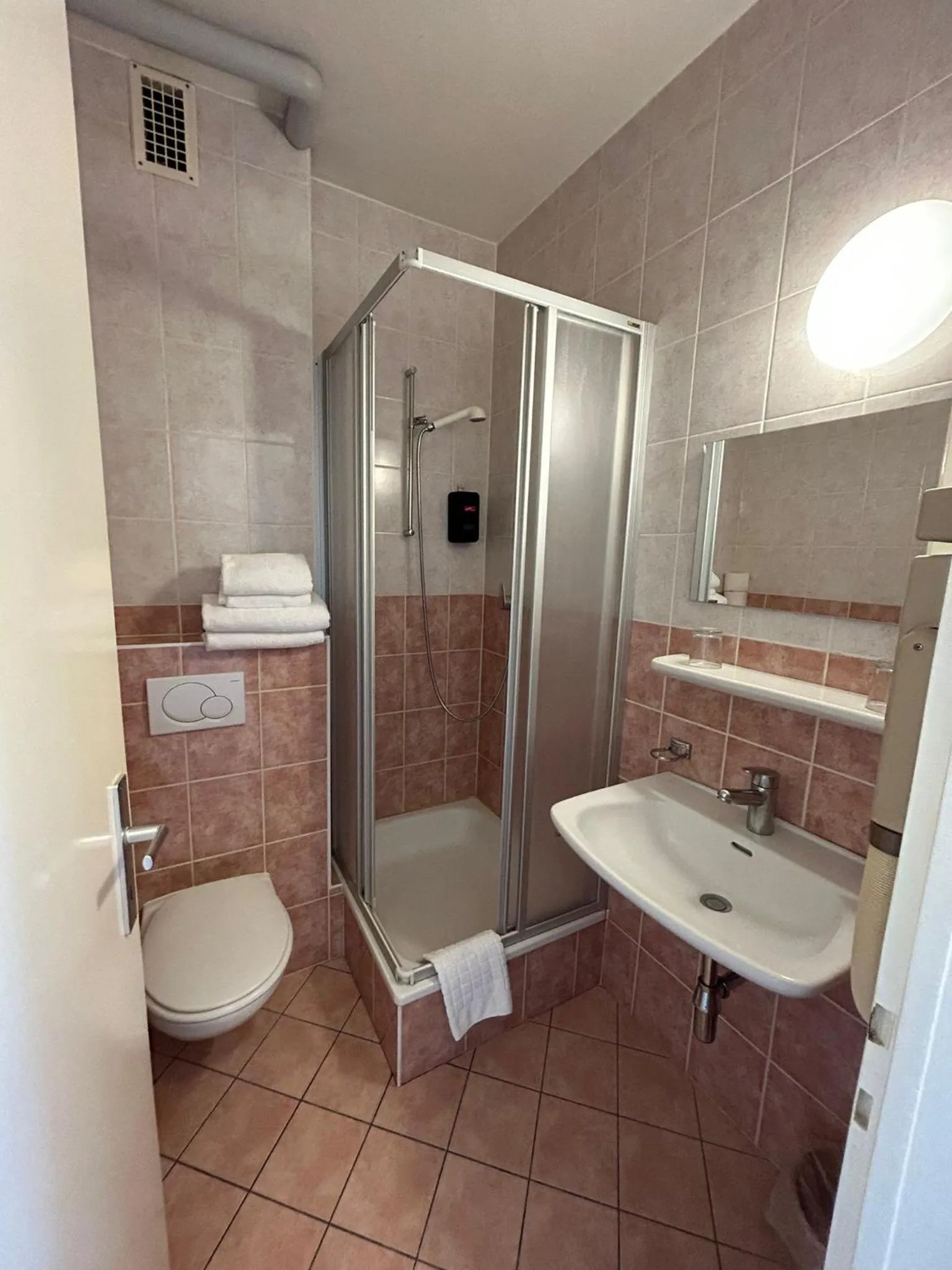 Shower in Primadom Aparthotel