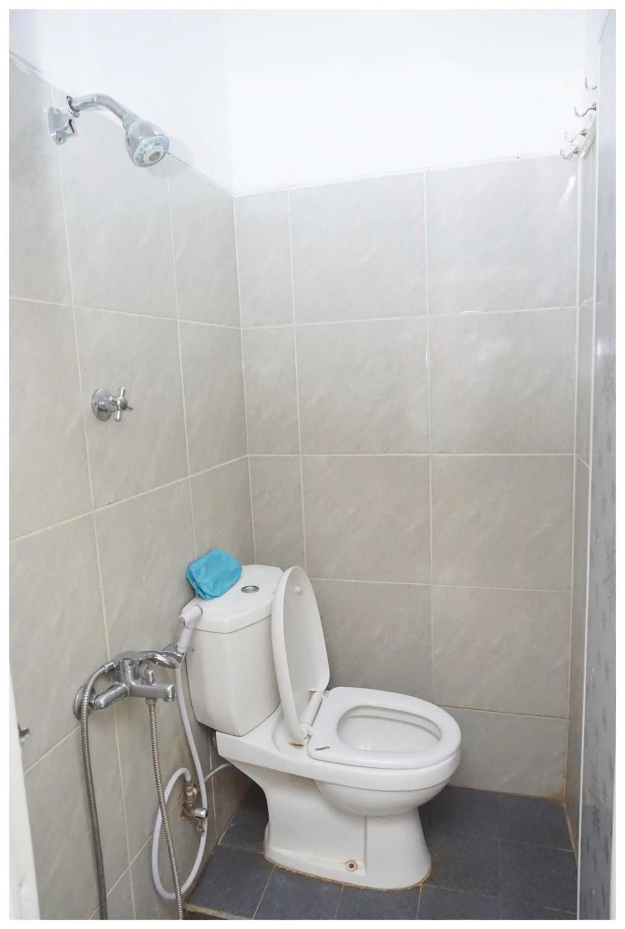 Shower in Budi House & Food Station