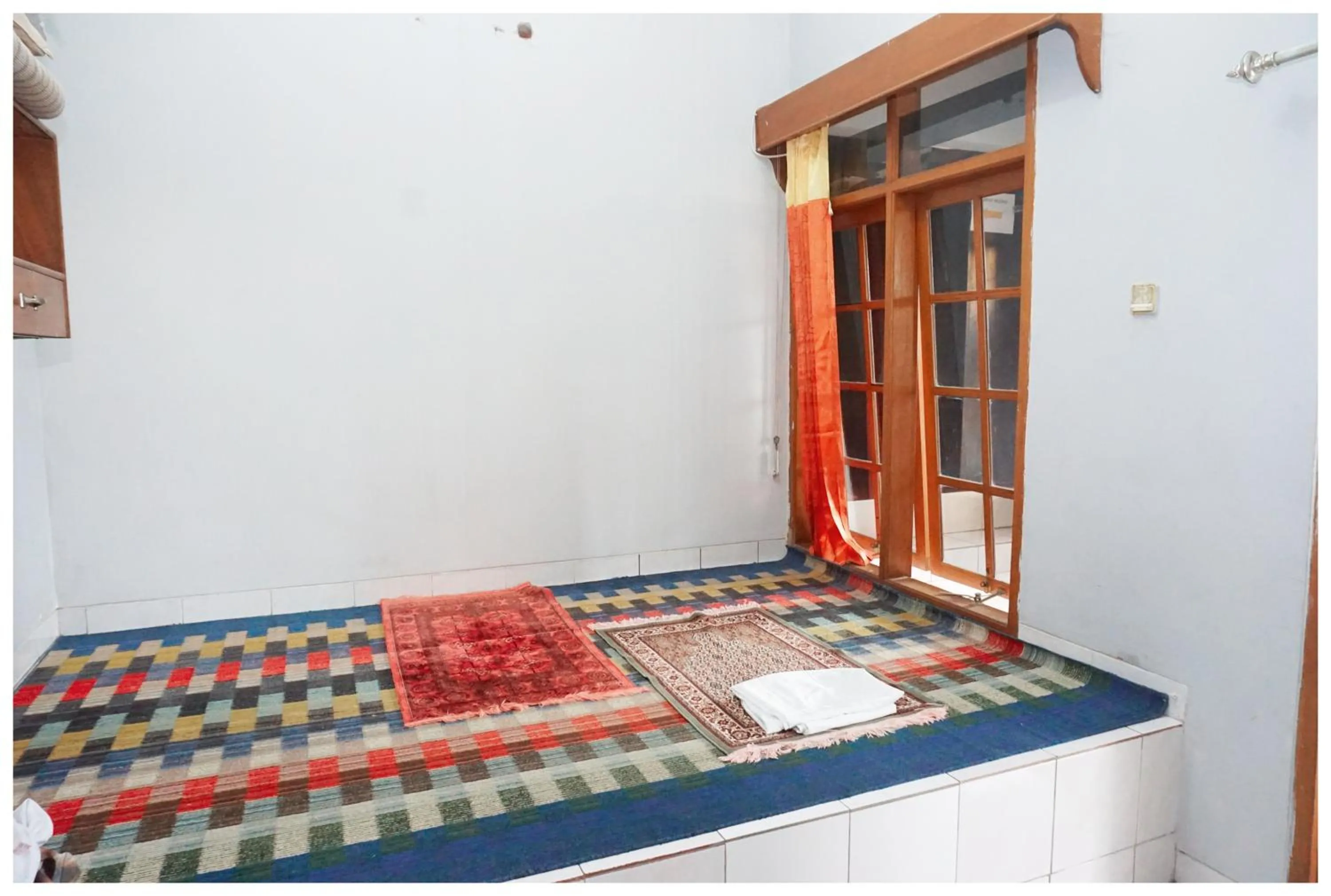 Place of worship, Bed in Budi House & Food Station