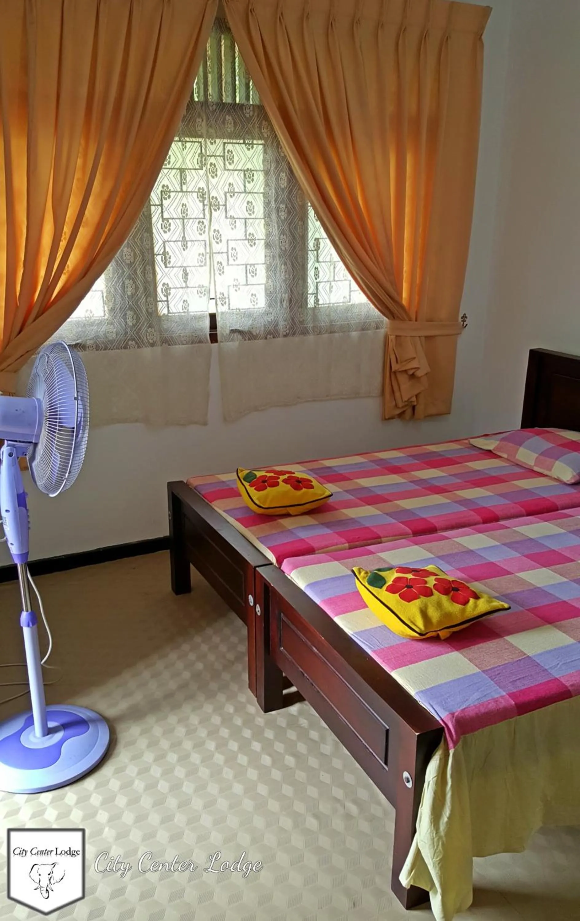 Photo of the whole room, Bed in City Centre Lodge