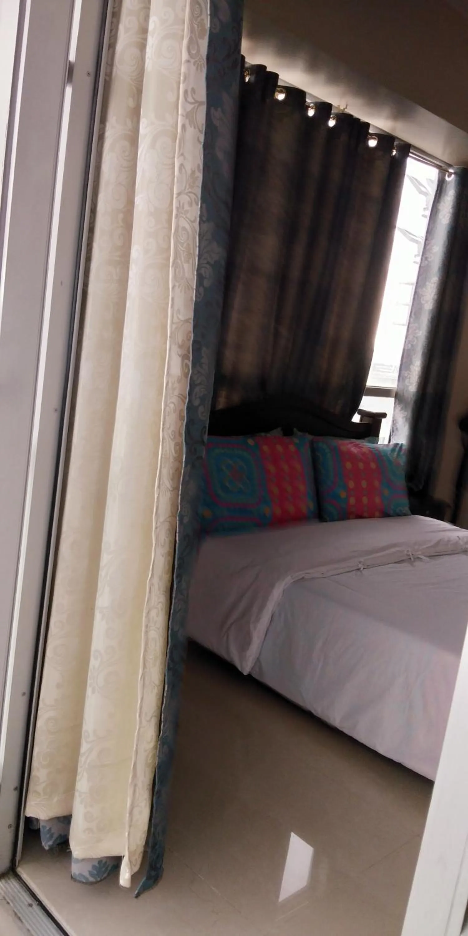 Bed in Palm Tree Genlex Condo