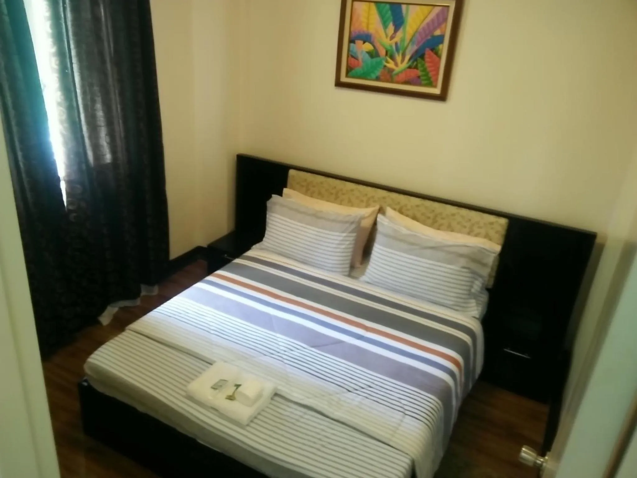 Bed in Palm Tree Genlex Condo