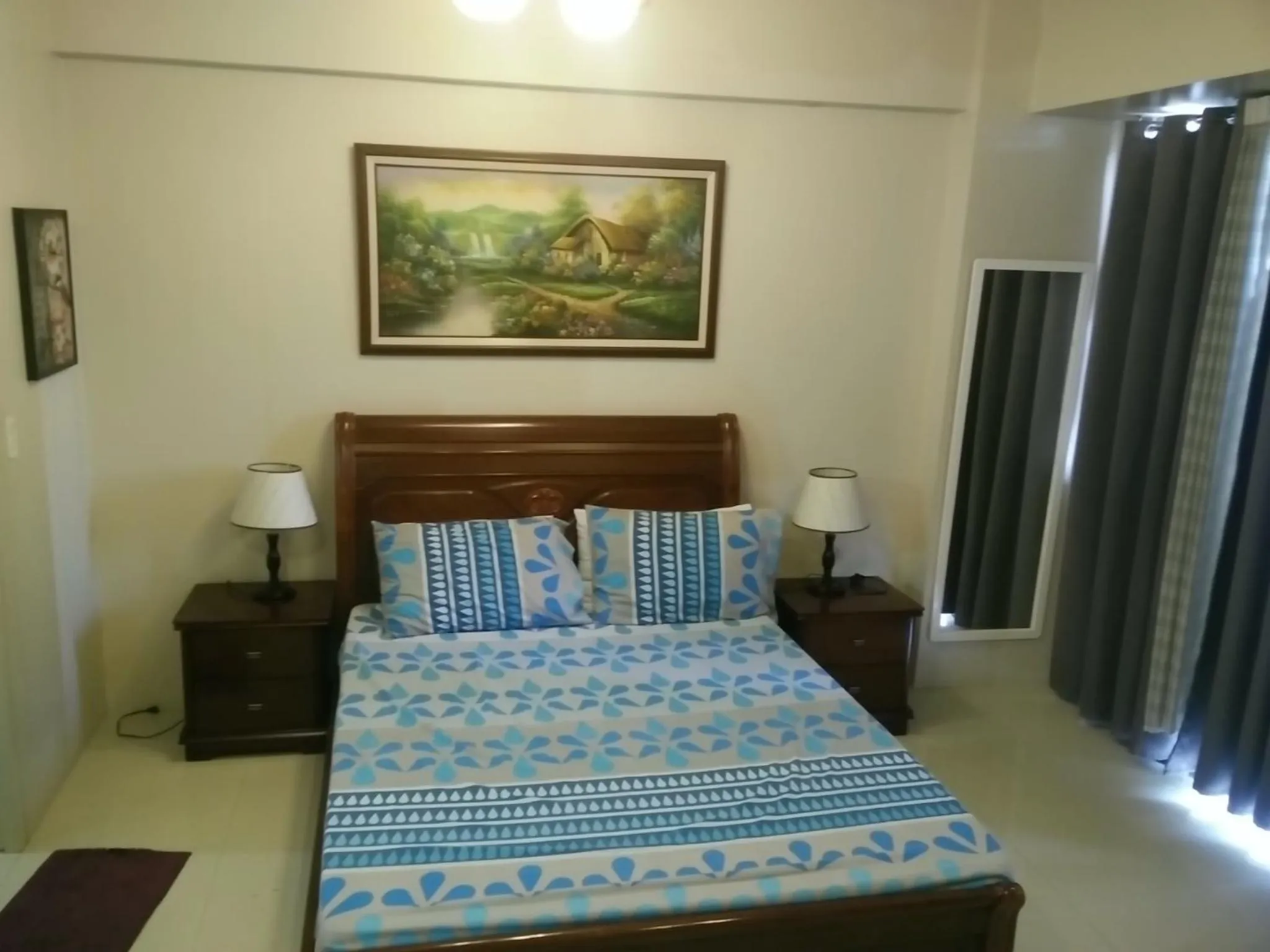 Photo of the whole room, Bed in Palm Tree Genlex Condo