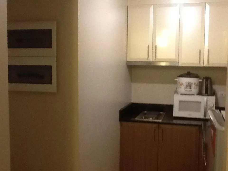 Kitchen or kitchenette in Palm Tree Genlex Condo