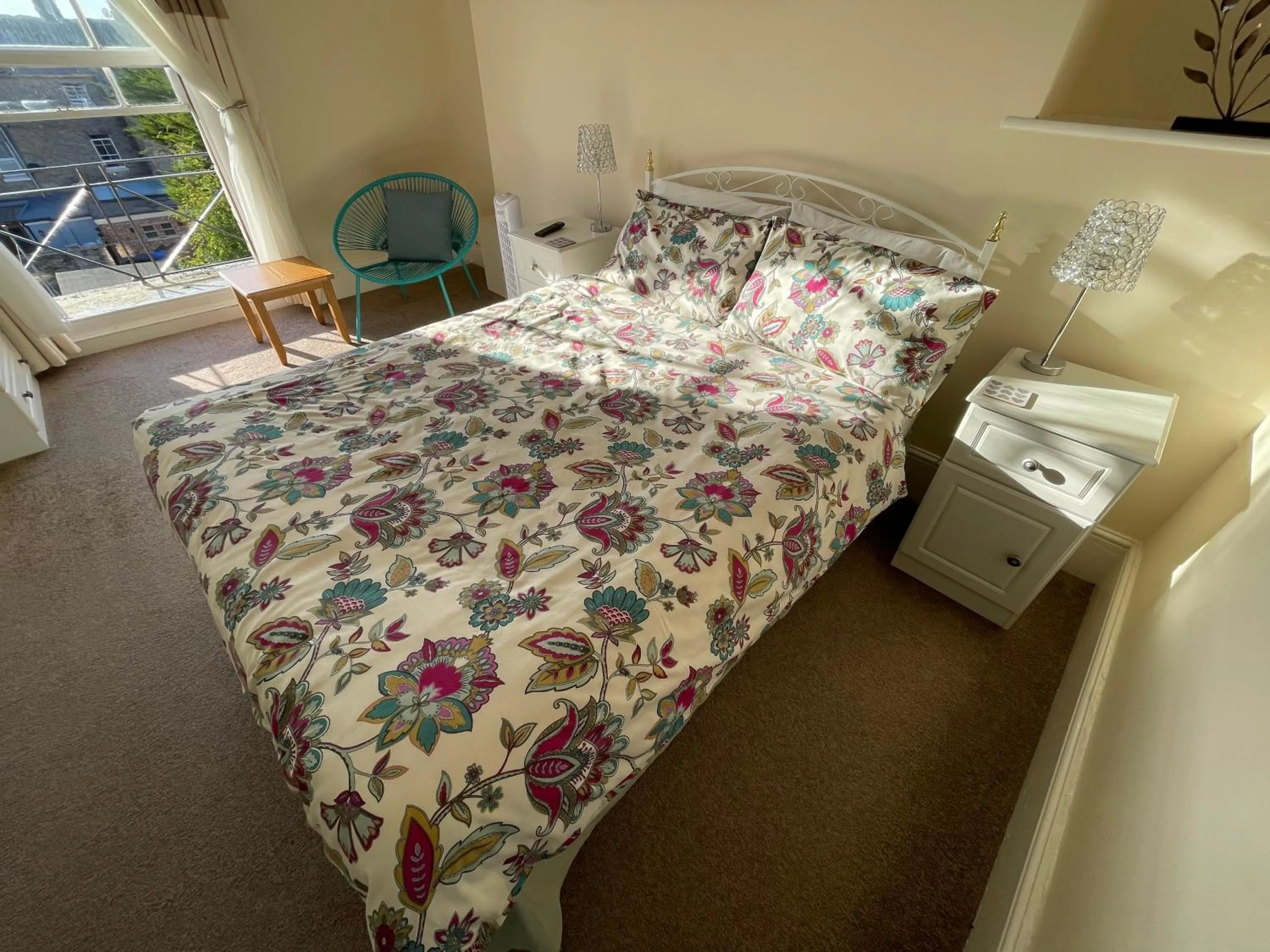 Bedroom, Bed in Bon-Ami