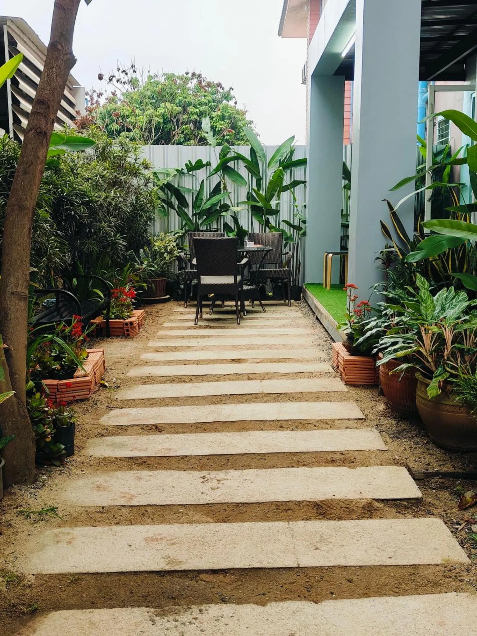 Seating area in KYP Khunyuw Place Hotel โรงแรมเควายพี ขุนยูวเพลส ฝาง