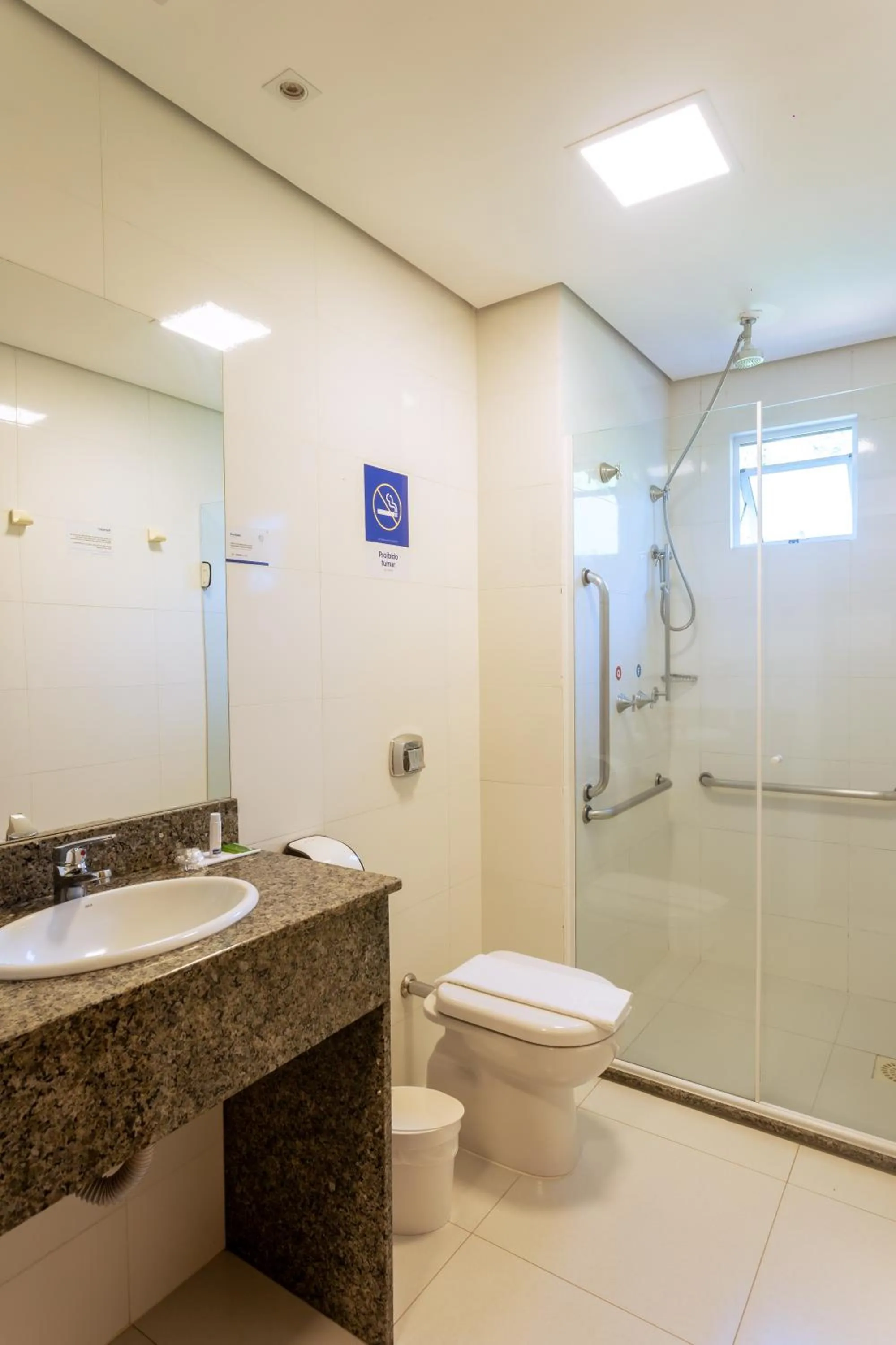 TV and multimedia in Hiber Hotel - Acesso a Chapecó