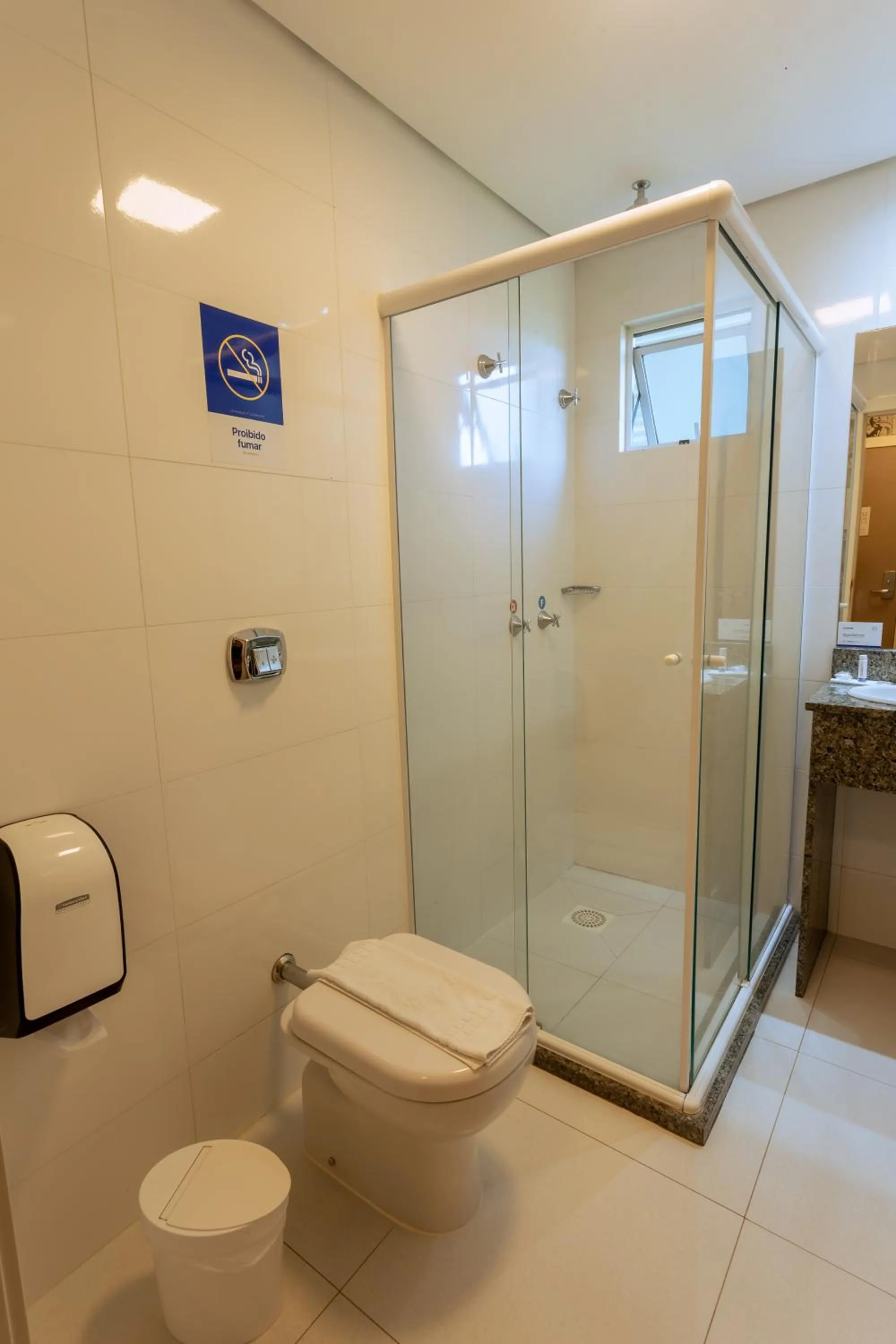 Bathroom in Hiber Hotel - Acesso a Chapecó