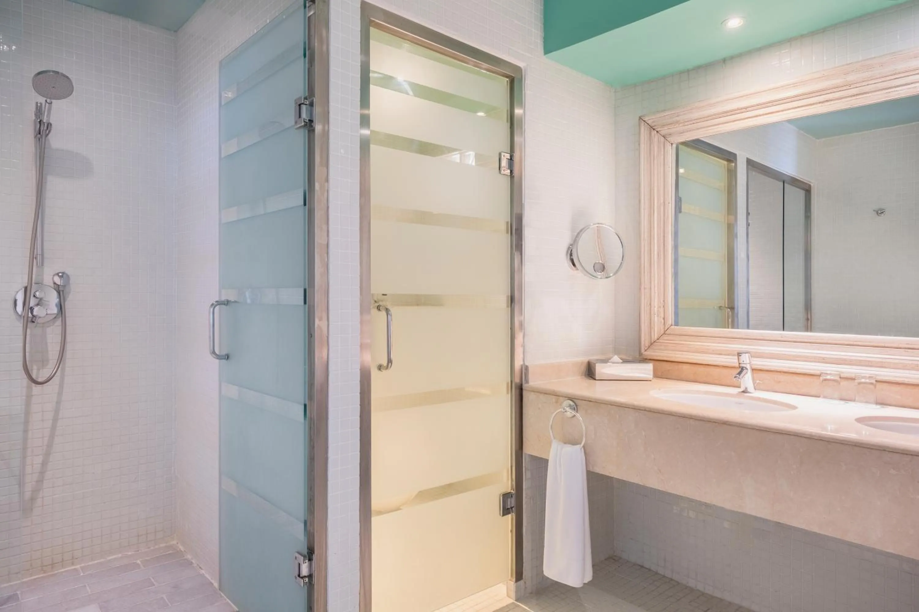 Shower in Iberostar Waves Rose Hall Beach - All Inclusive