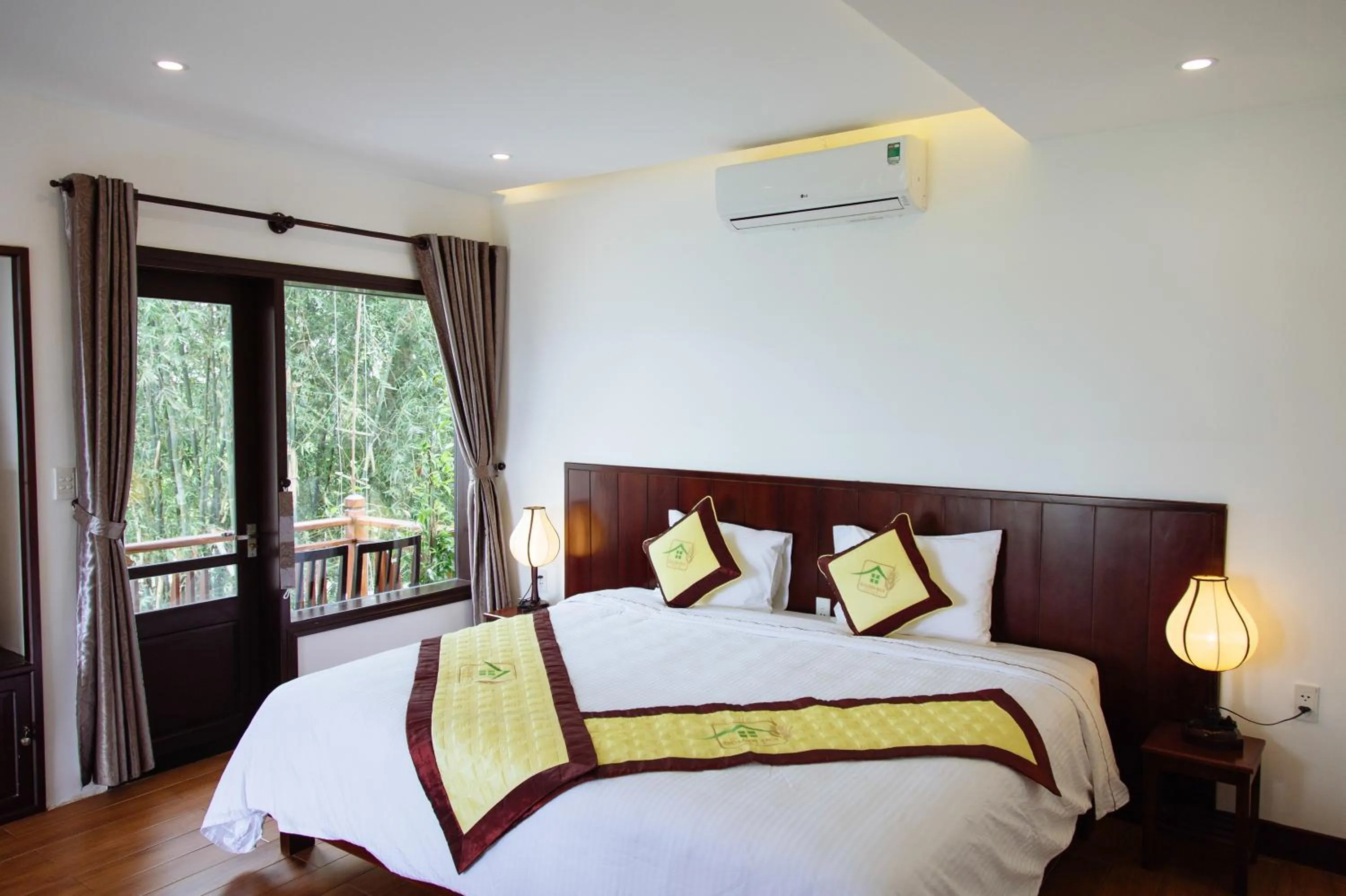 Photo of the whole room, Bed in Hoi An Golden Rice Villa