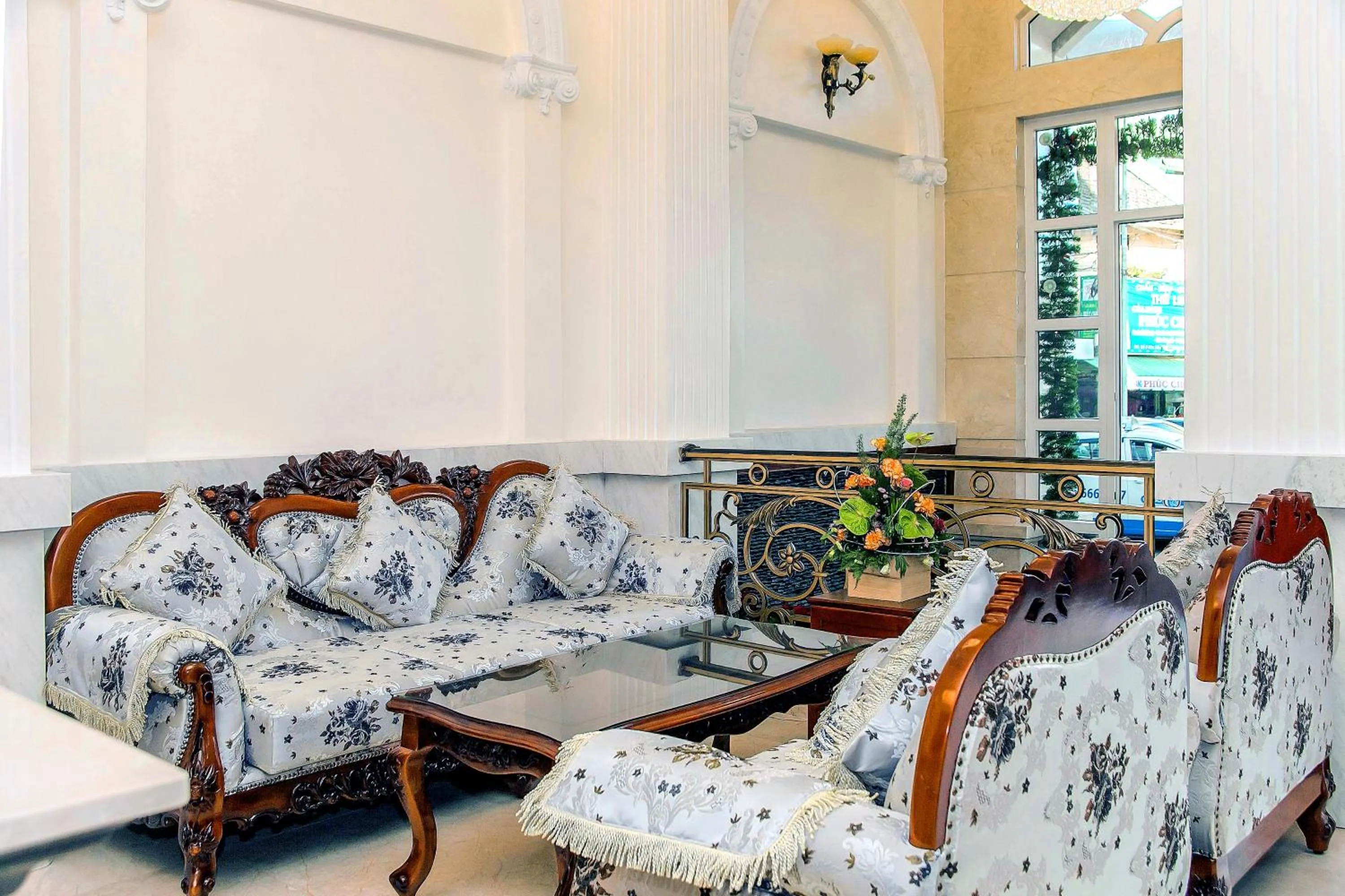 Communal lounge/ TV room in Diamond Hotel