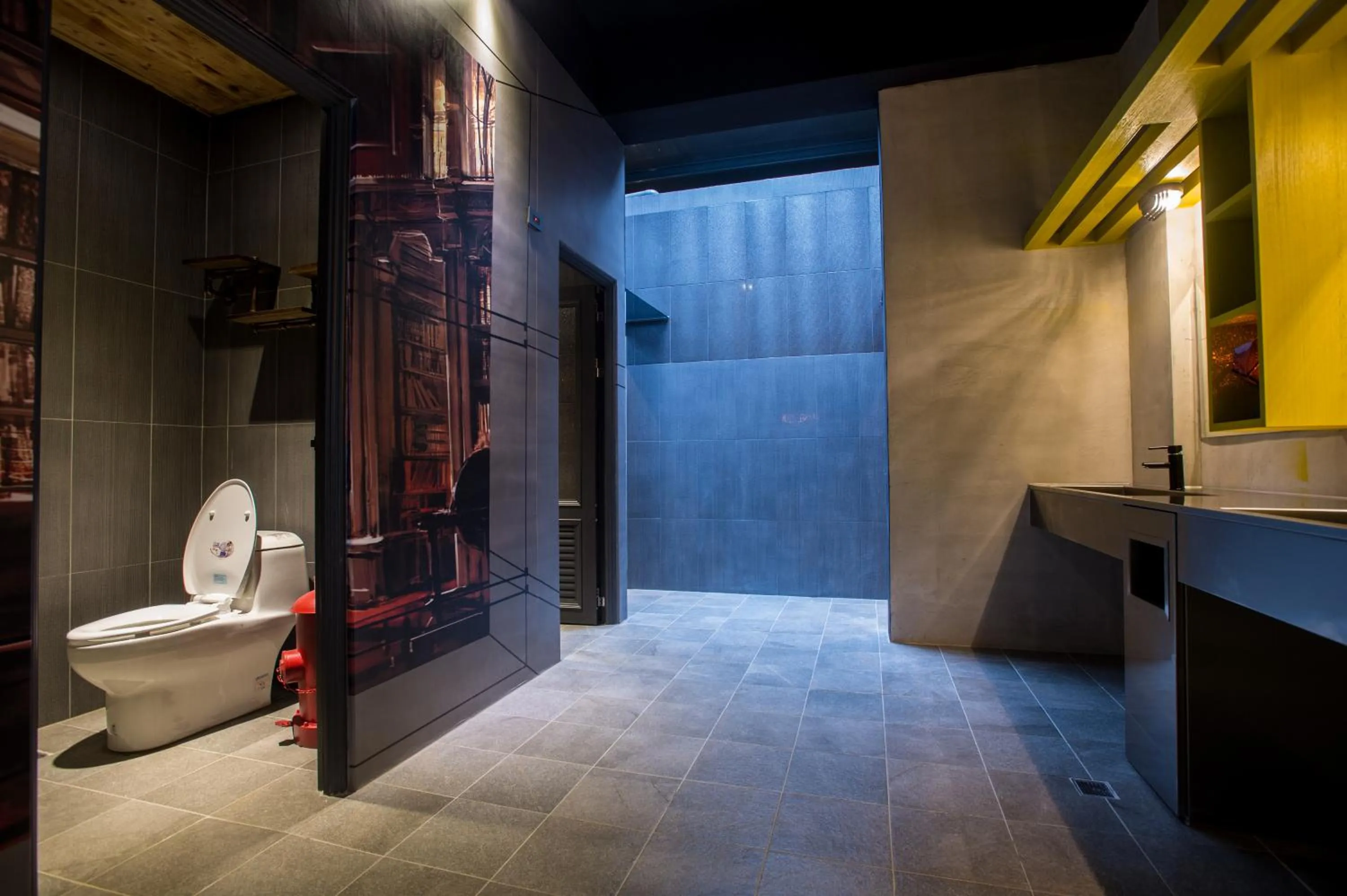 Toilet in Just Walk Backpacker Hostel