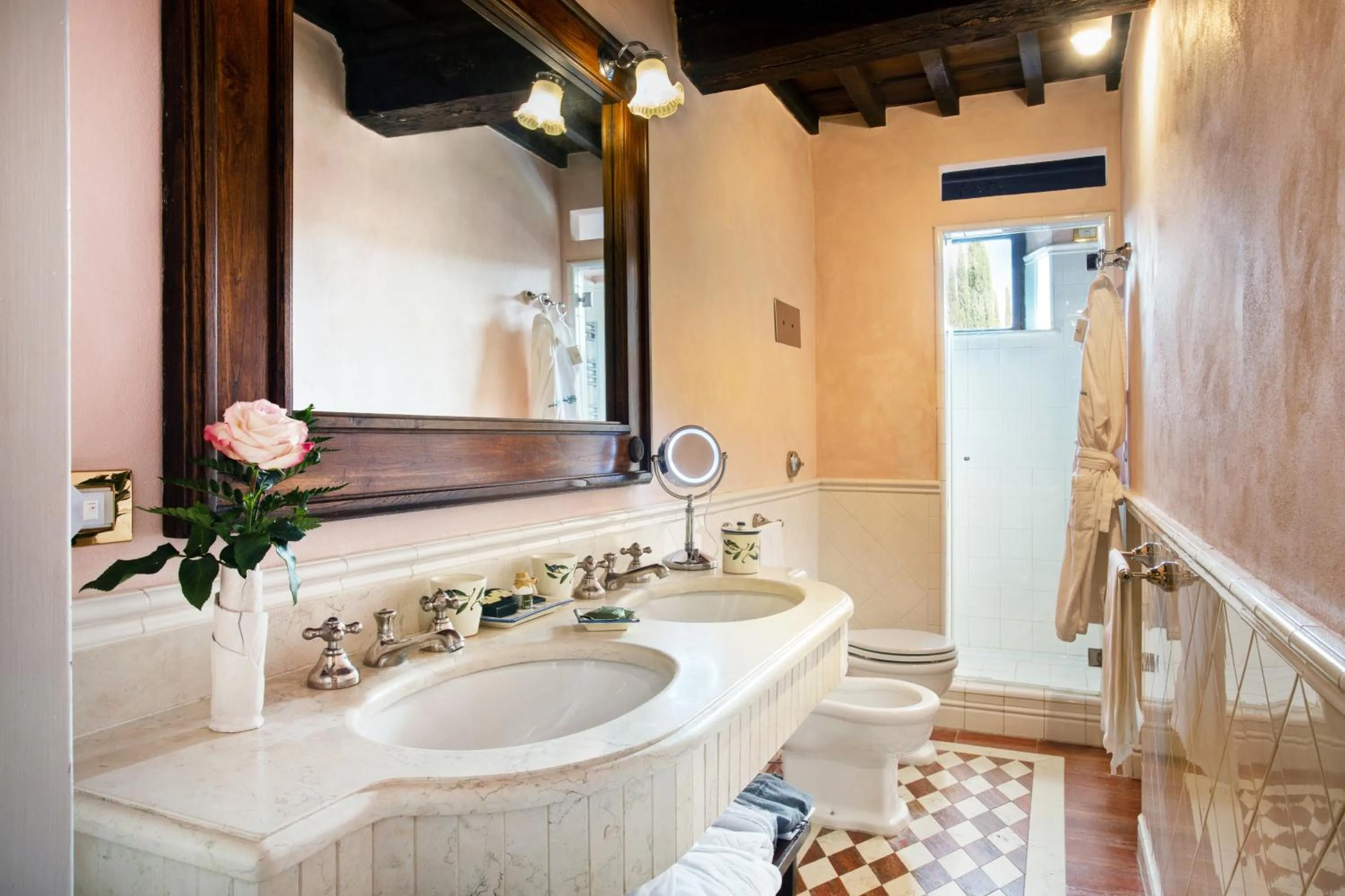 Bathroom in Castello di Spaltenna Exclusive Resort & Spa