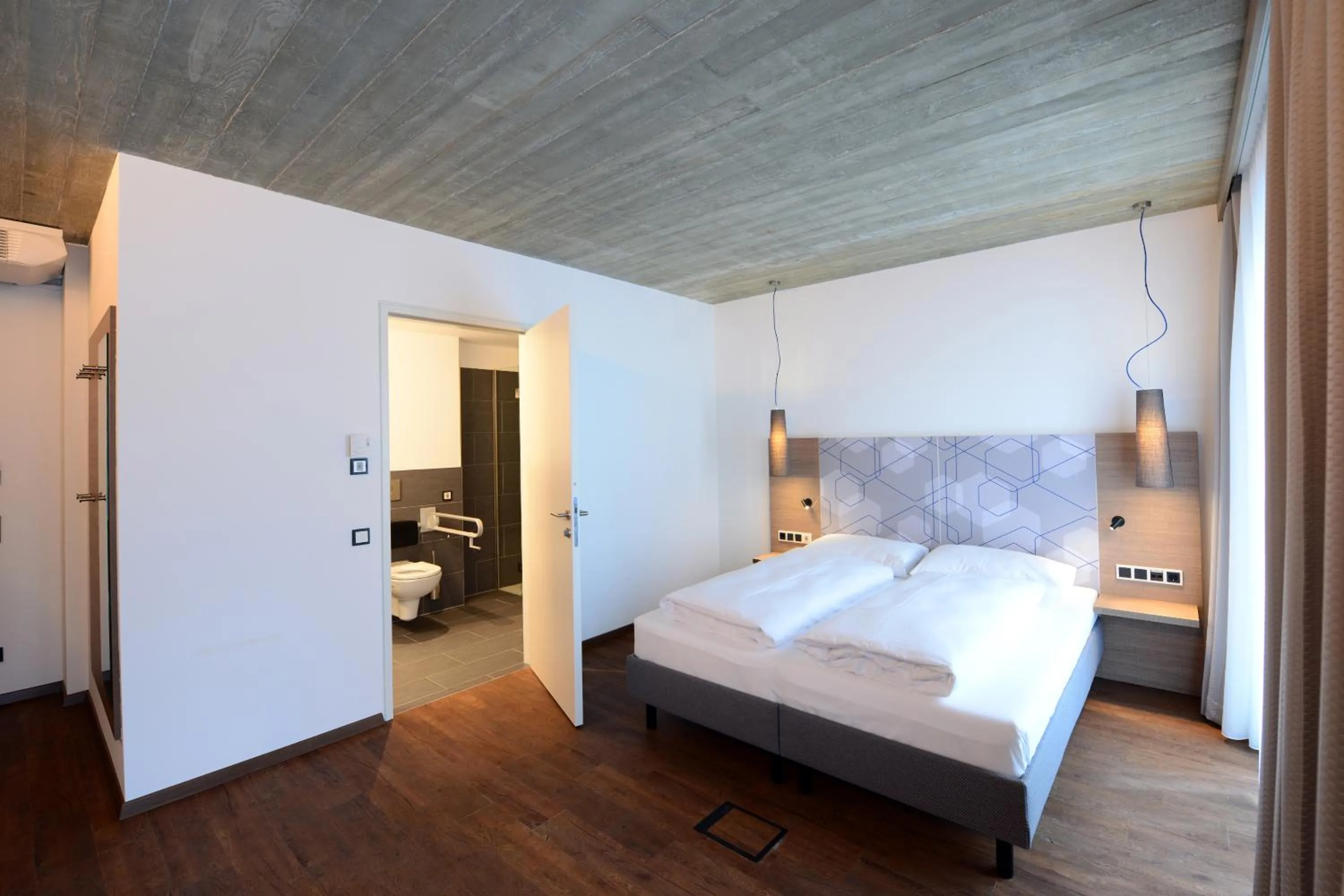 Photo of the whole room, Bed in arte Hotel Kufstein