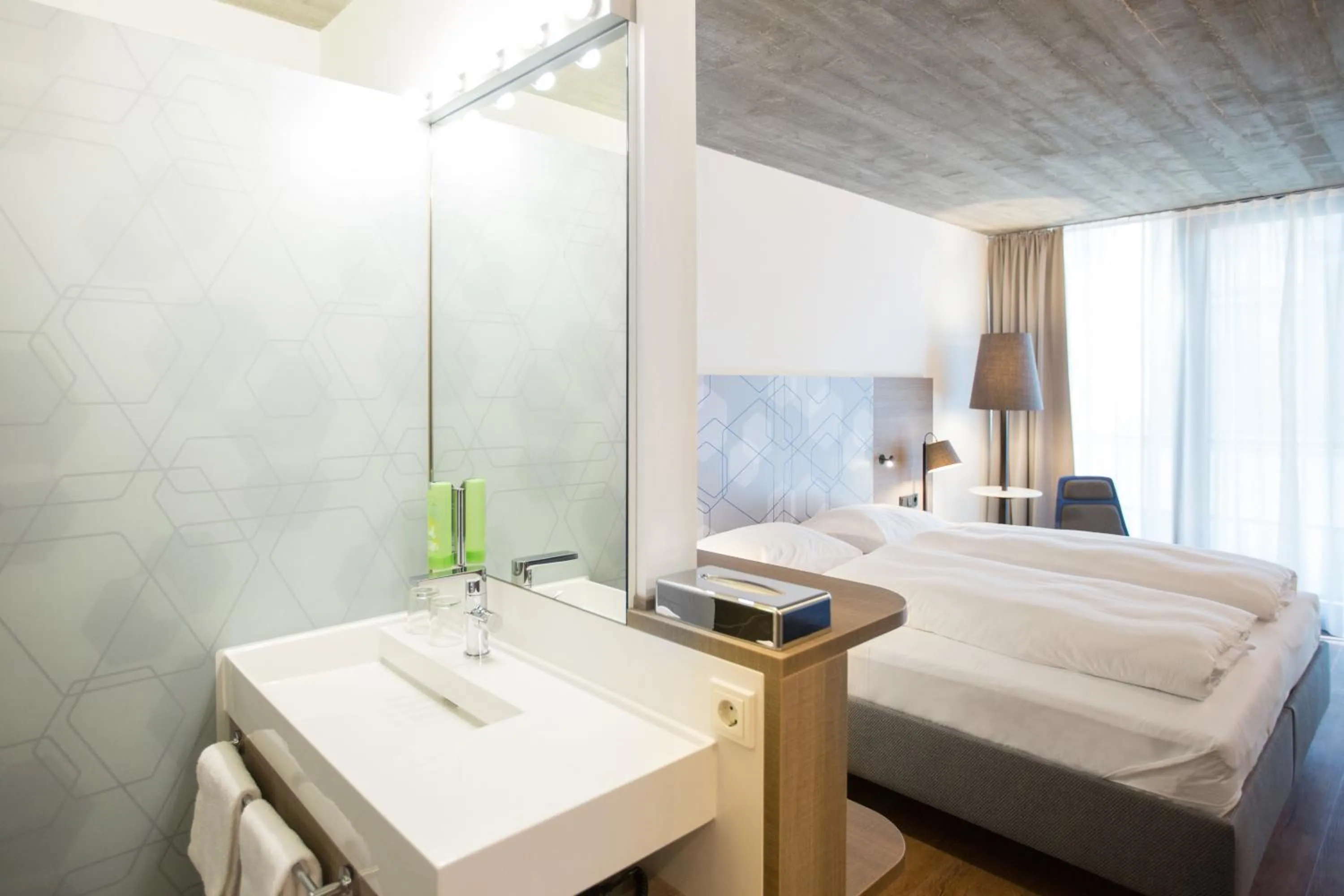 Bathroom, Bed in arte Hotel Kufstein