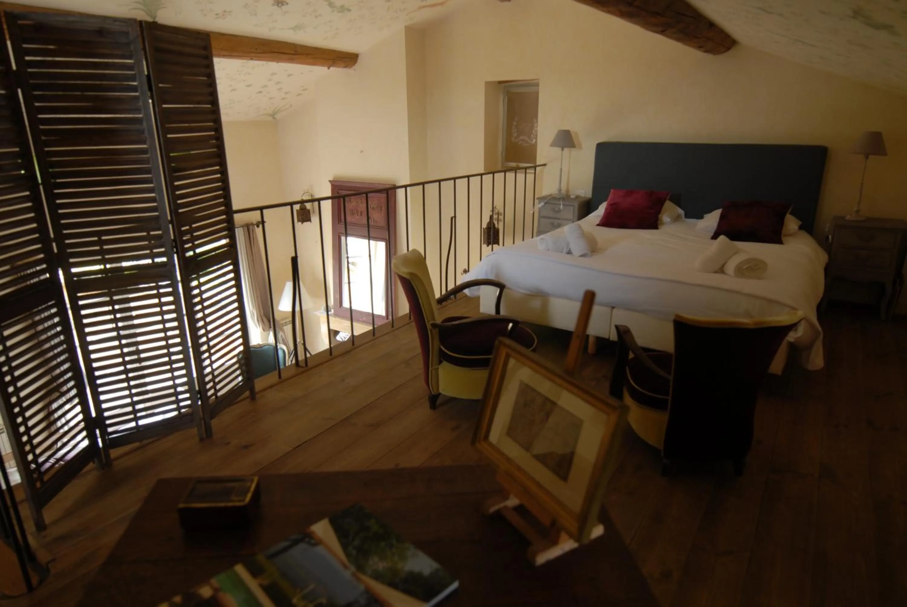 Photo of the whole room, Bed in Clos De La Fontaine