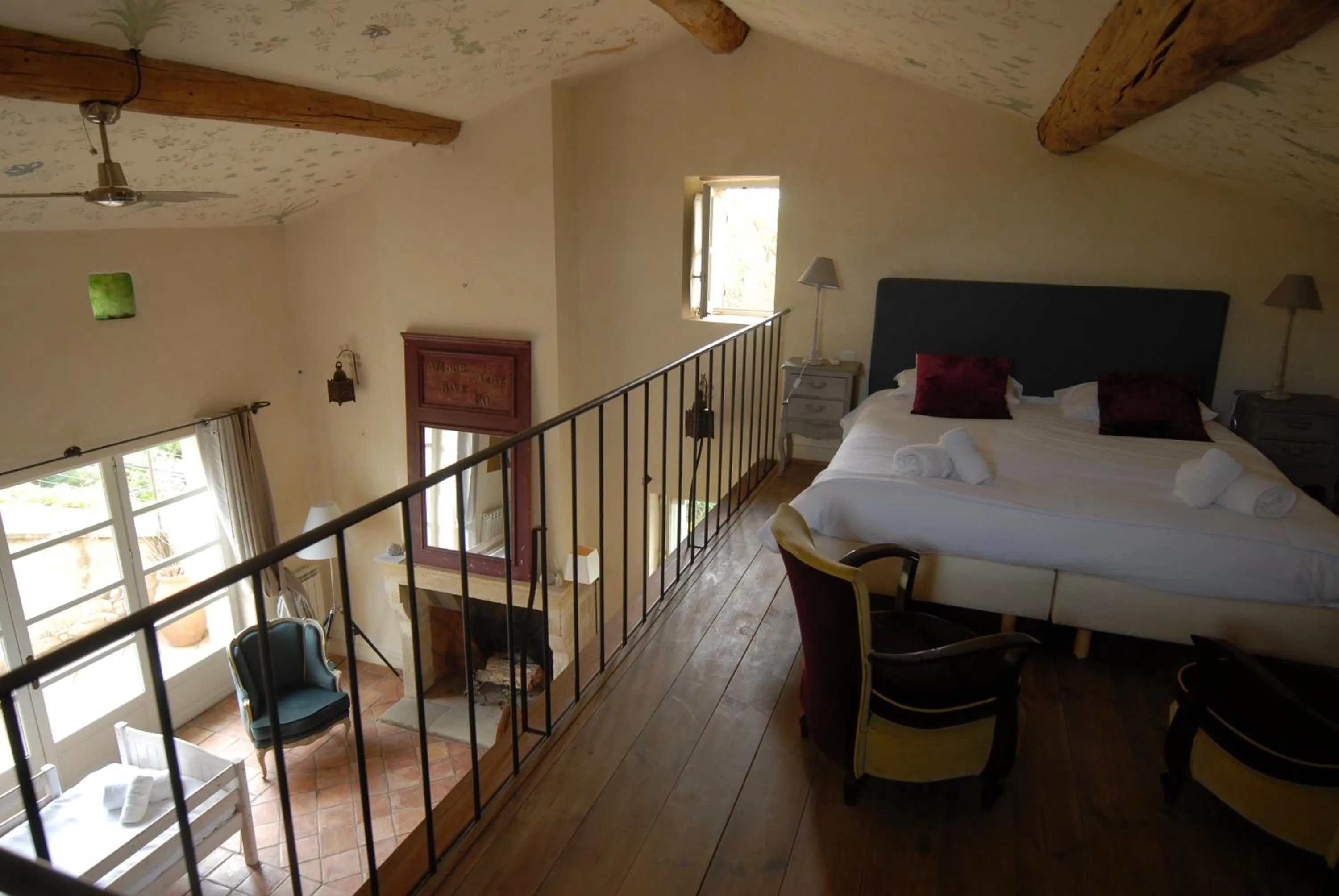 Photo of the whole room, Bed in Clos De La Fontaine