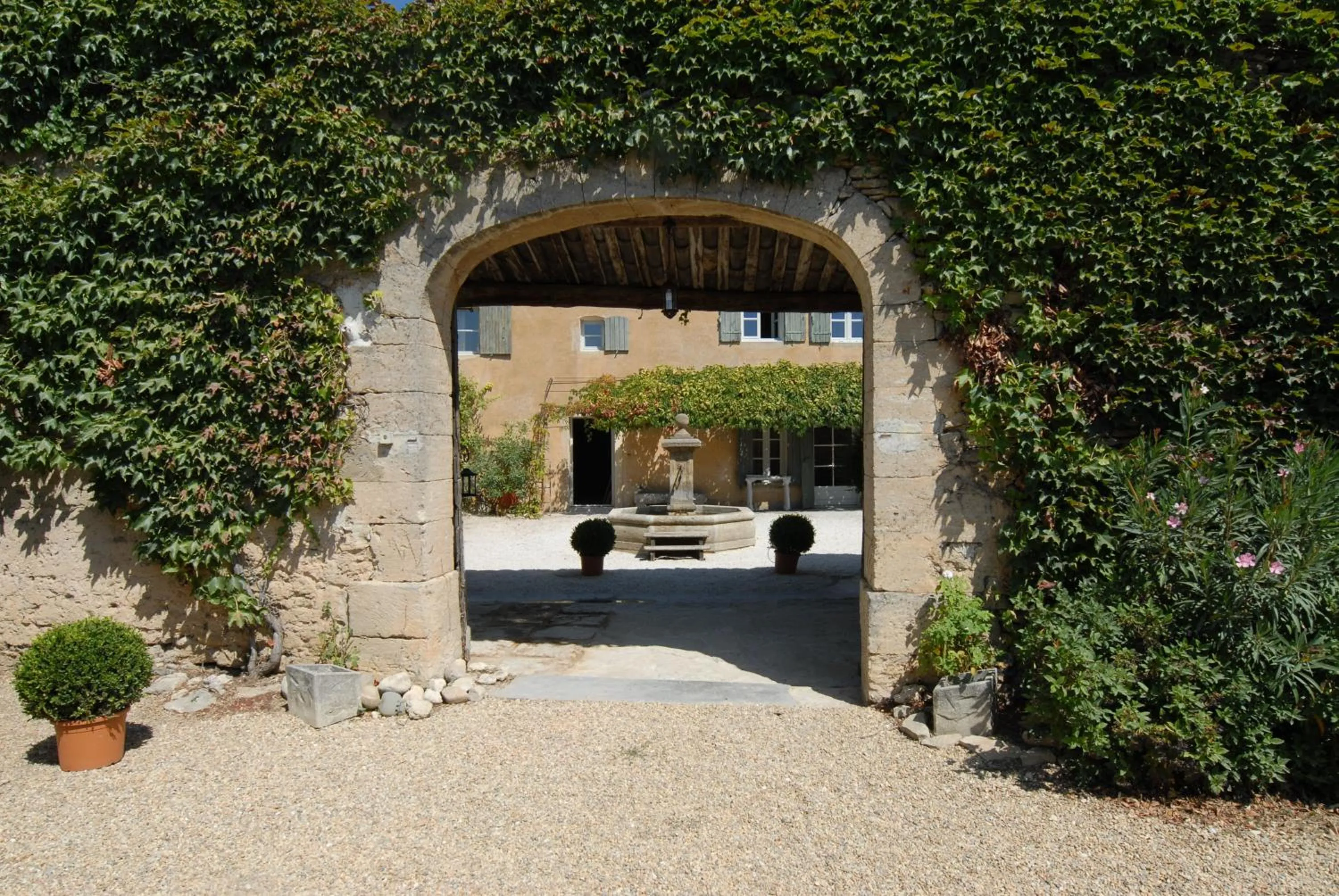 Facade/entrance in Clos De La Fontaine