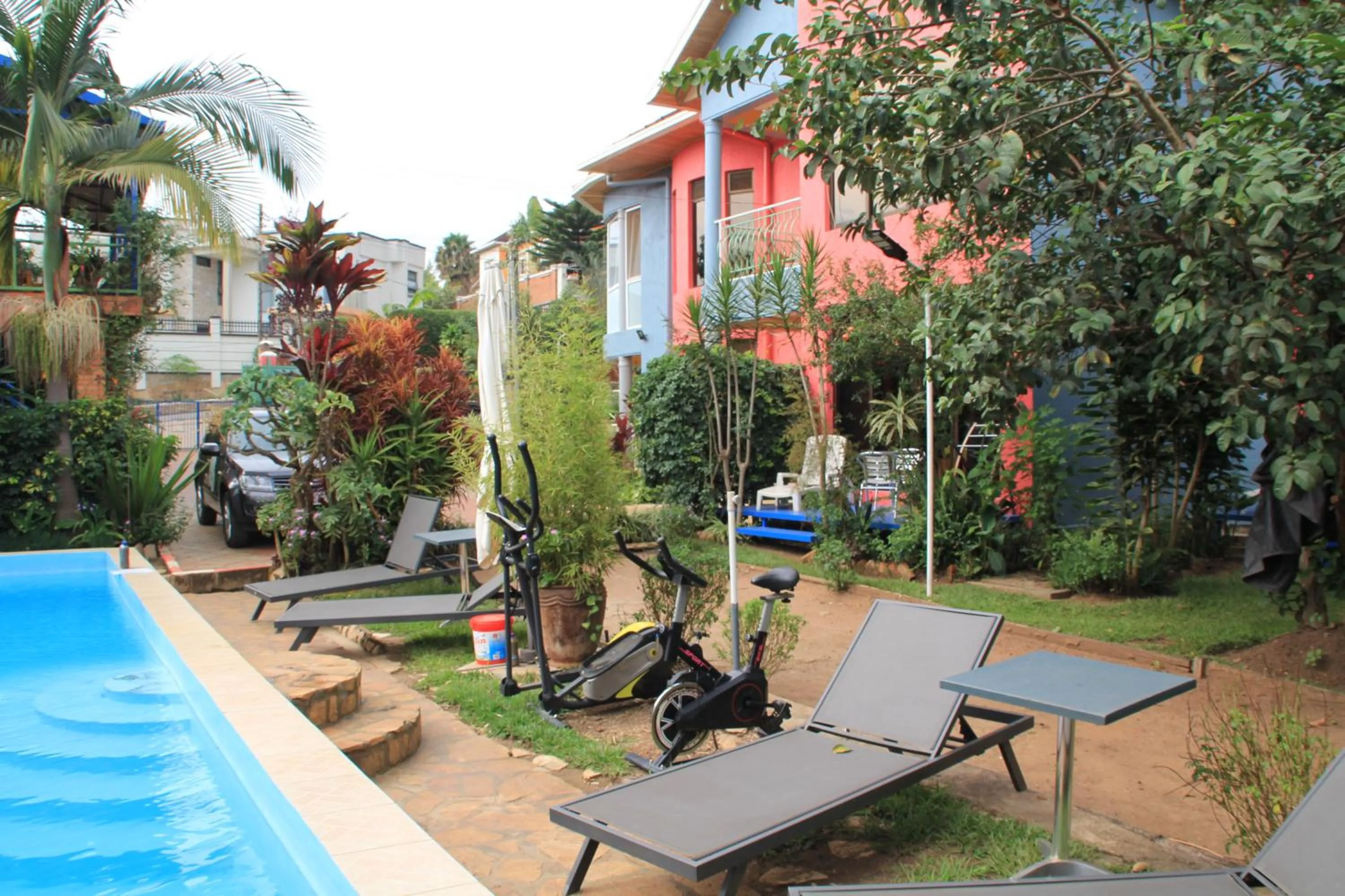 Swimming pool in Umusambi B&B