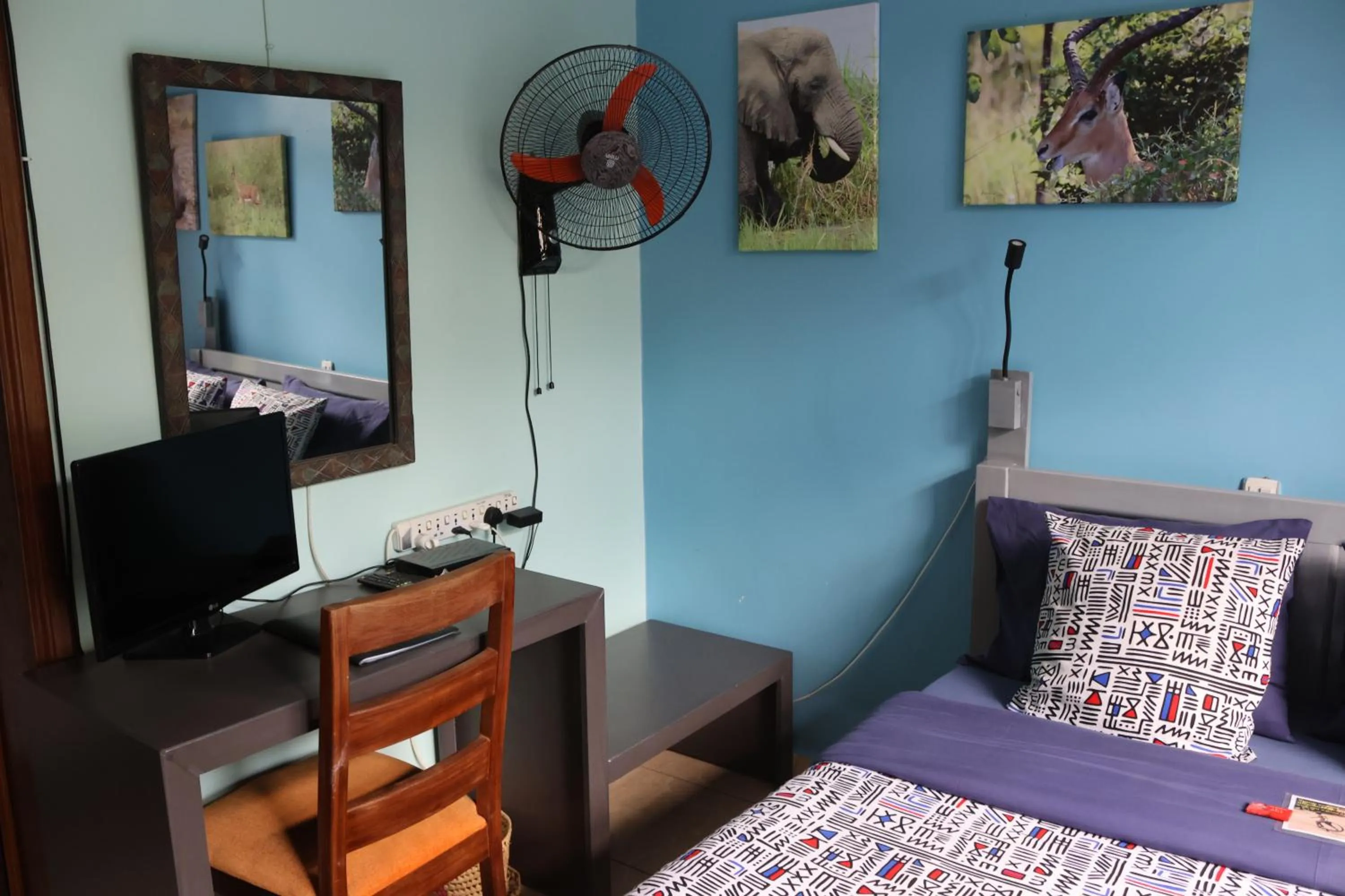 Photo of the whole room, Bed in Umusambi B&B