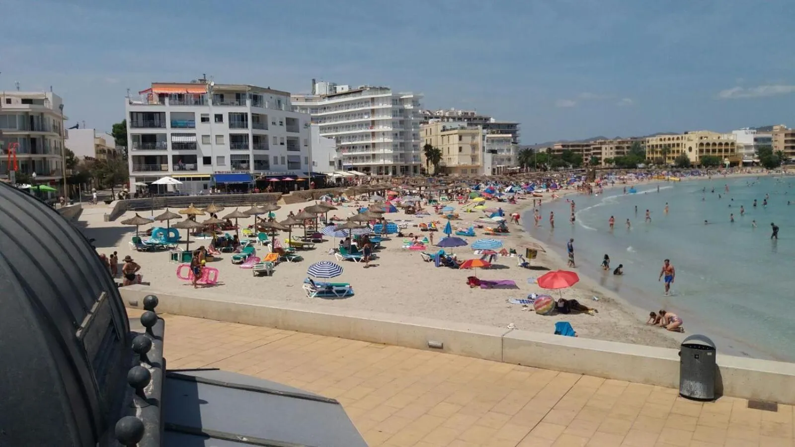Beach in BJ Hostal Bona Vista