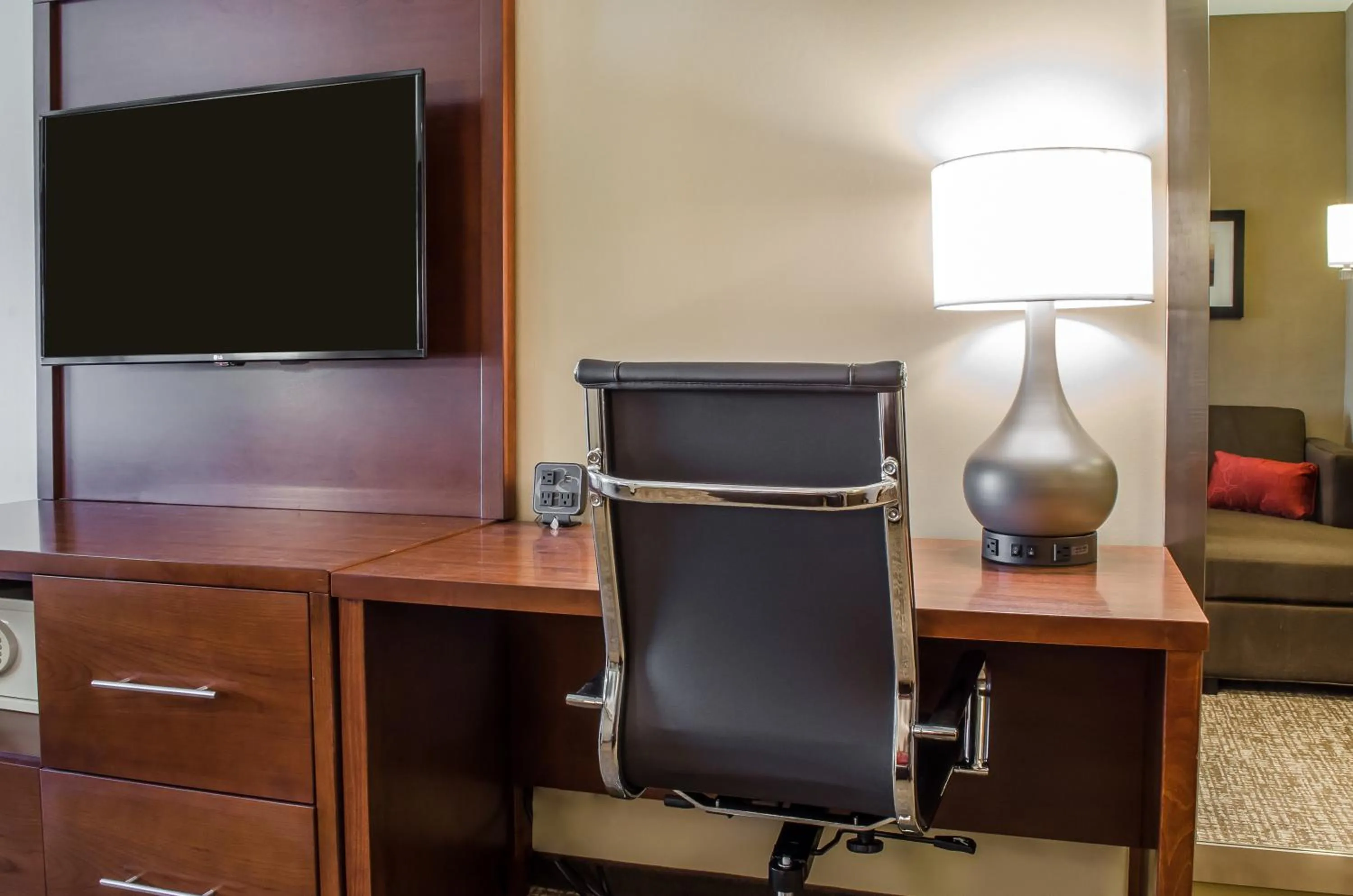 TV and multimedia in Comfort Suites Manheim - Lancaster