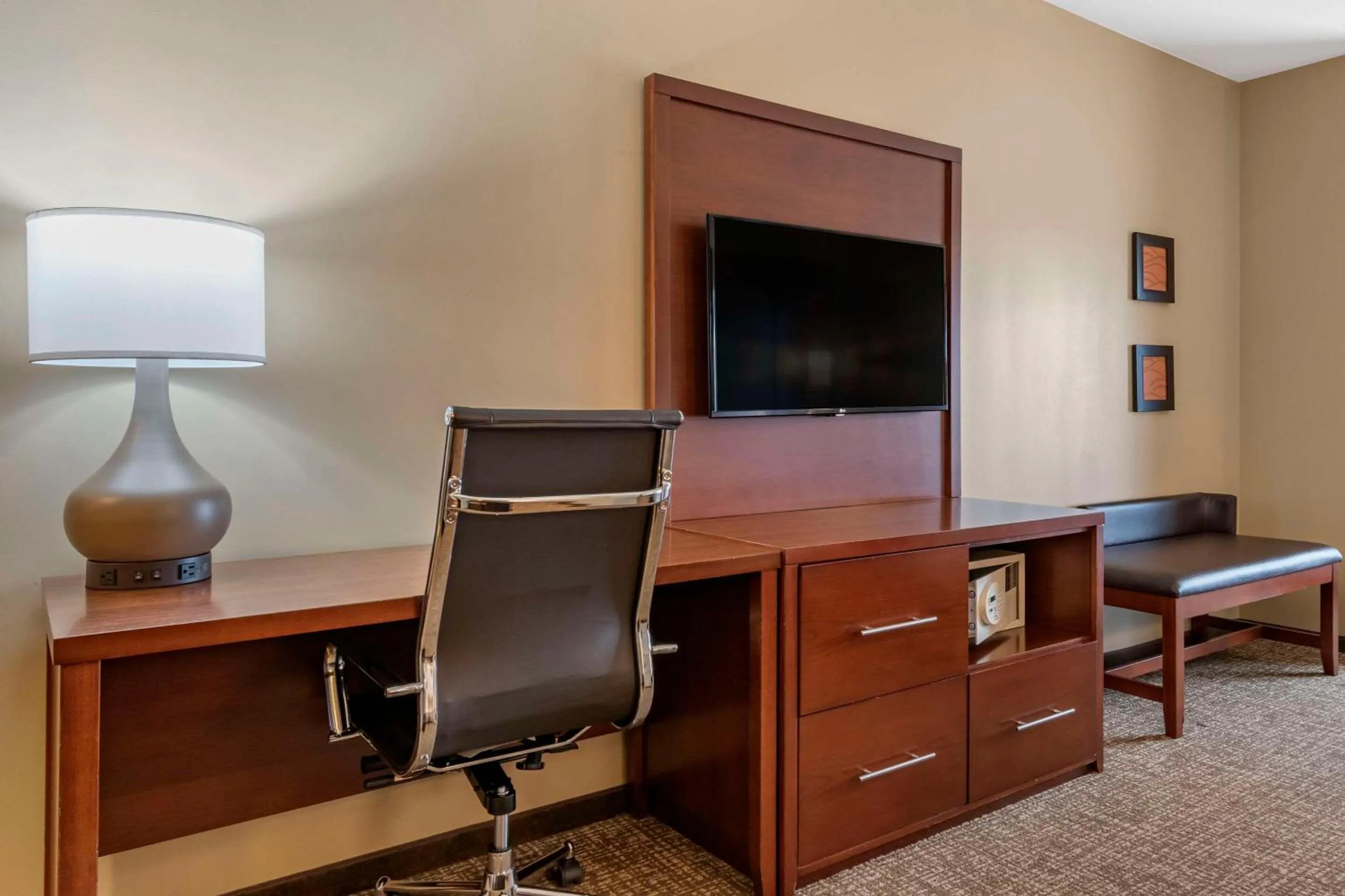 Bedroom in Comfort Suites Manheim - Lancaster