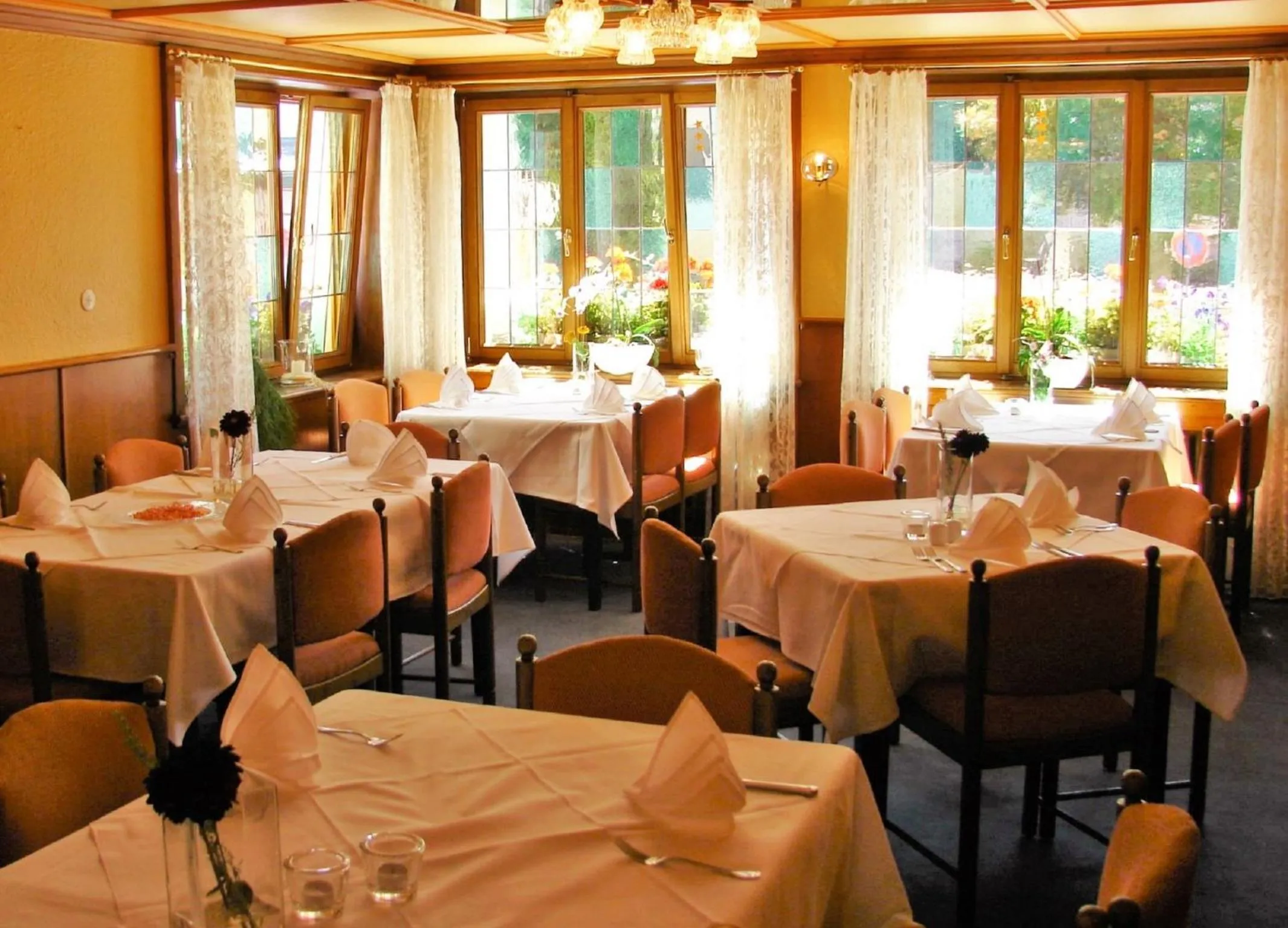 Restaurant/places to eat in Hotel Gasthof Kreuz