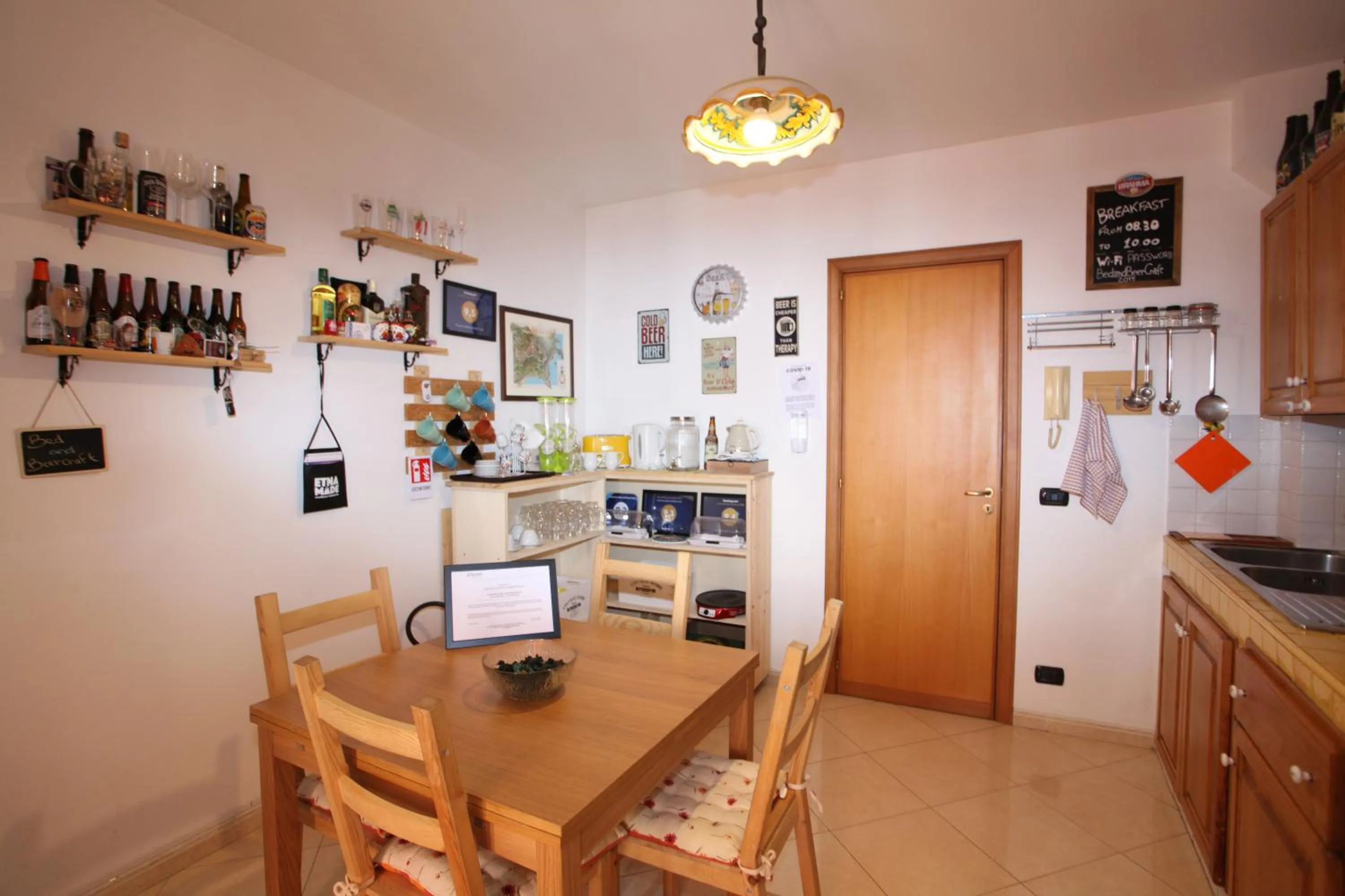 Dining area in Taormina Bed and BeerCraft