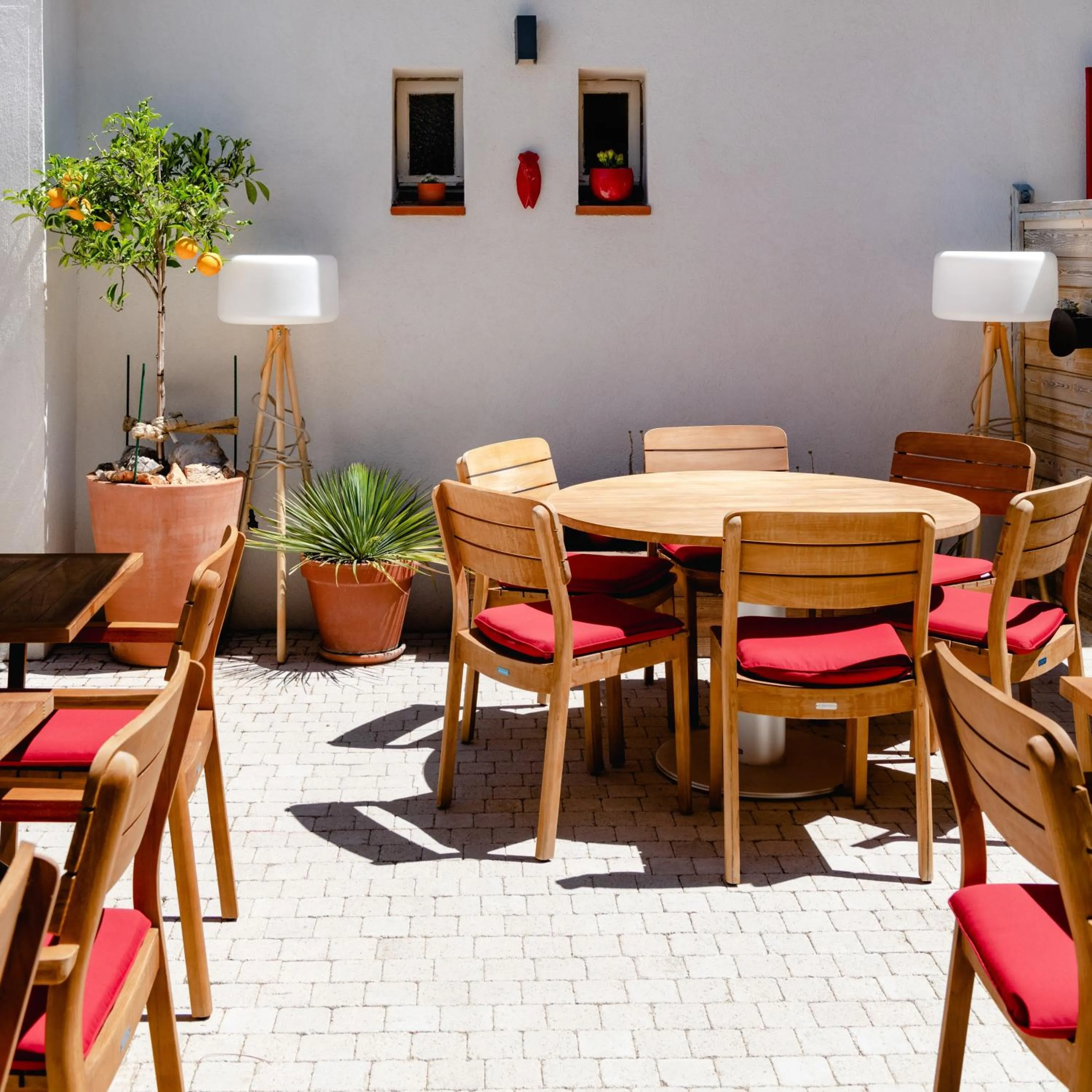 Restaurant/places to eat in Les Volets Rouges - Hôtel Cassis - Situé dans le Parc National des Calanques - Parking Gratuit