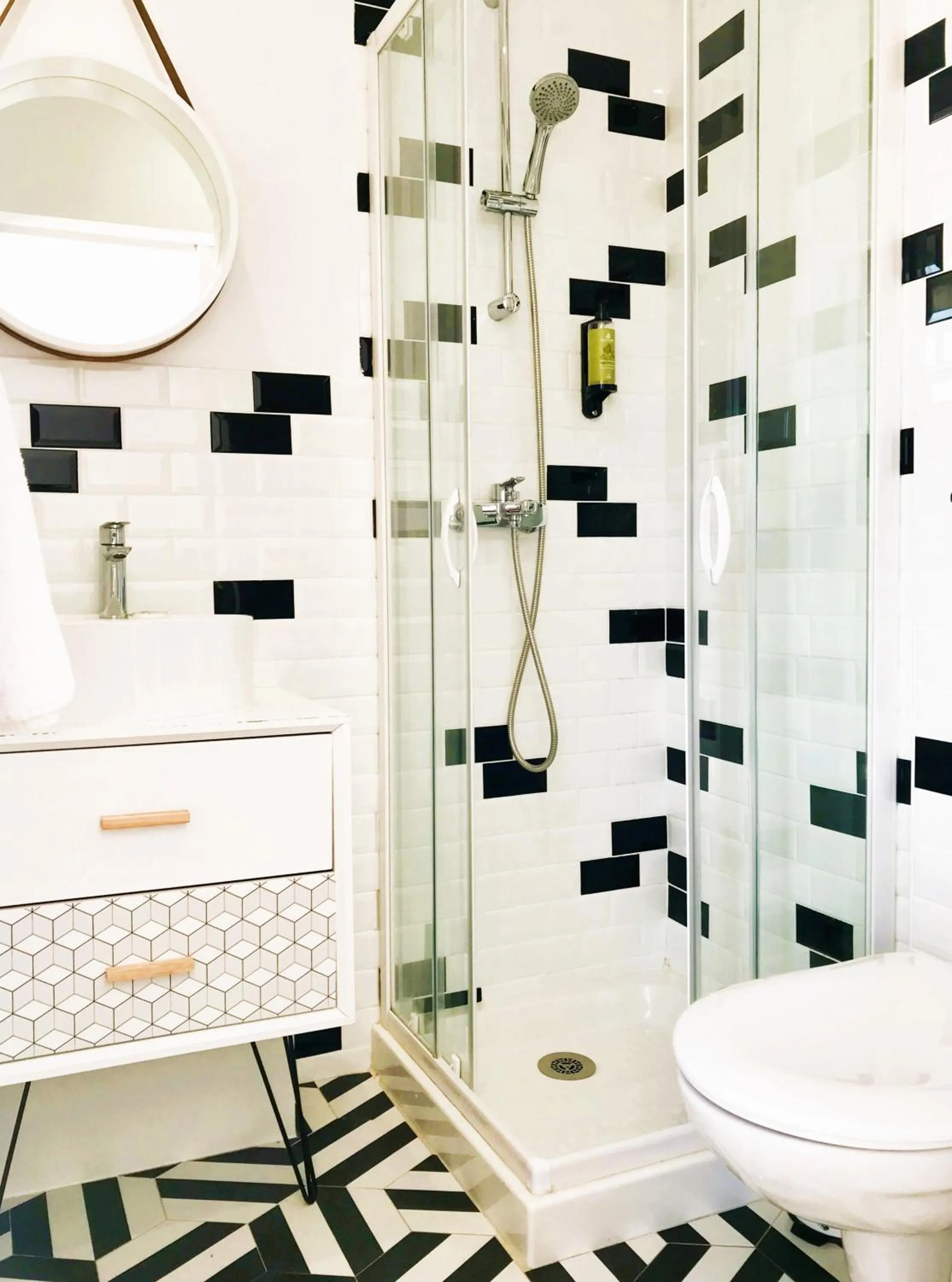 Bathroom in Les Volets Rouges - Hôtel Cassis - Situé dans le Parc National des Calanques - Parking Gratuit