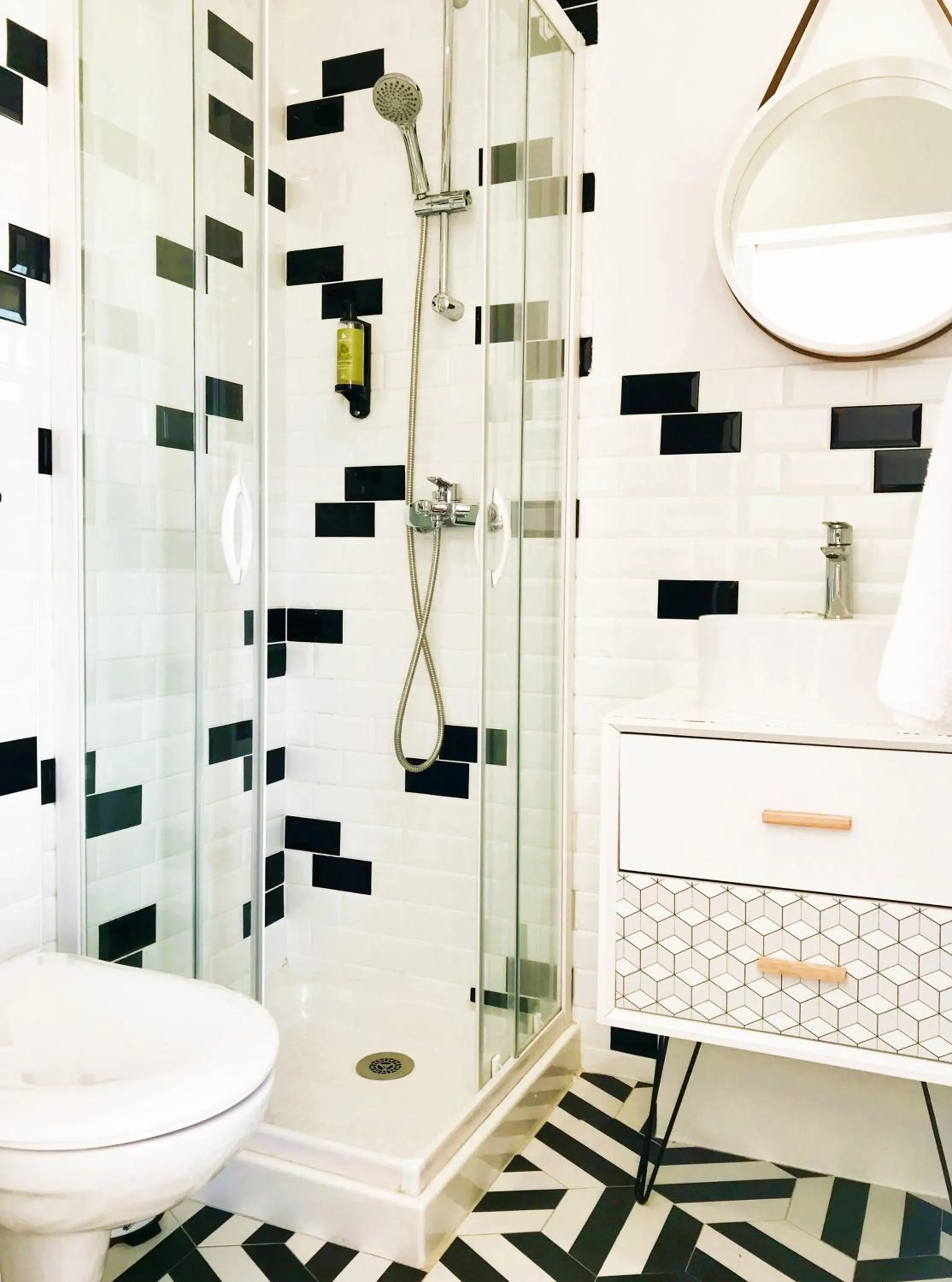 Bathroom in Les Volets Rouges - Hôtel Cassis - Situé dans le Parc National des Calanques - Parking Gratuit