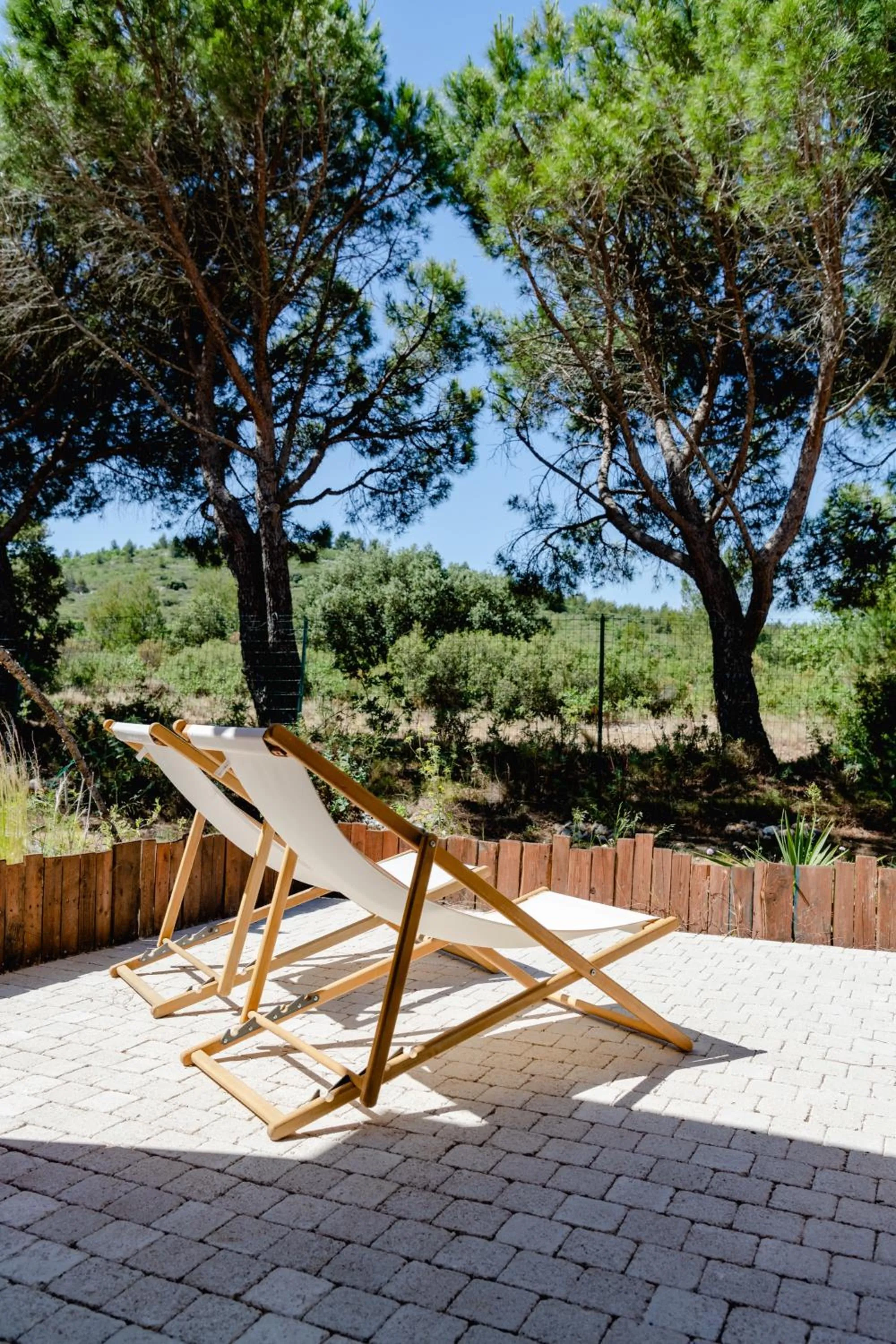 Patio in LES VOLETS ROUGES - Hôtel Cassis - Situé dans le Parc National des Calanques - Parking Gratuit