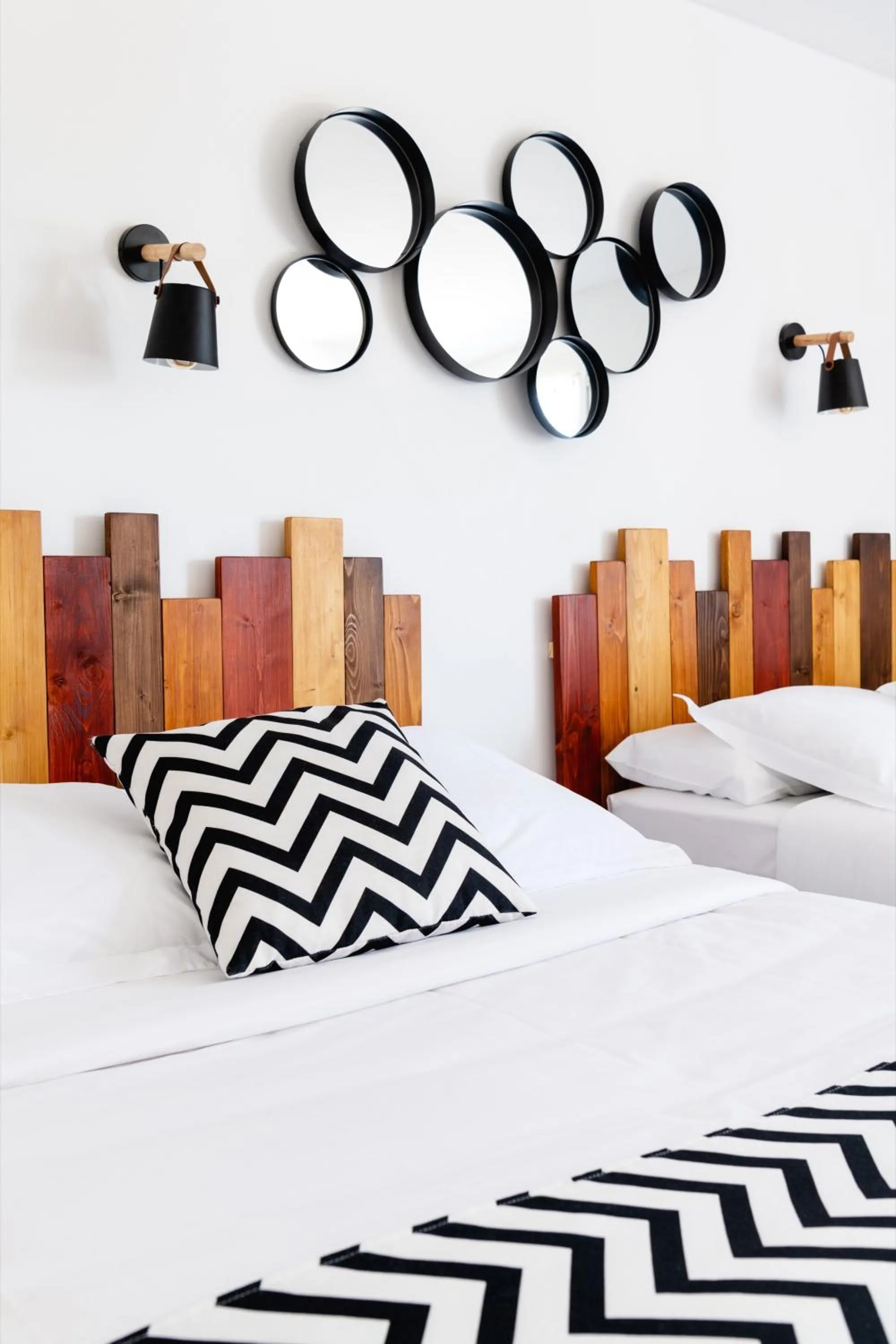 Bedroom, Bed in Les Volets Rouges - Hôtel Cassis - Situé dans le Parc National des Calanques - Parking Gratuit