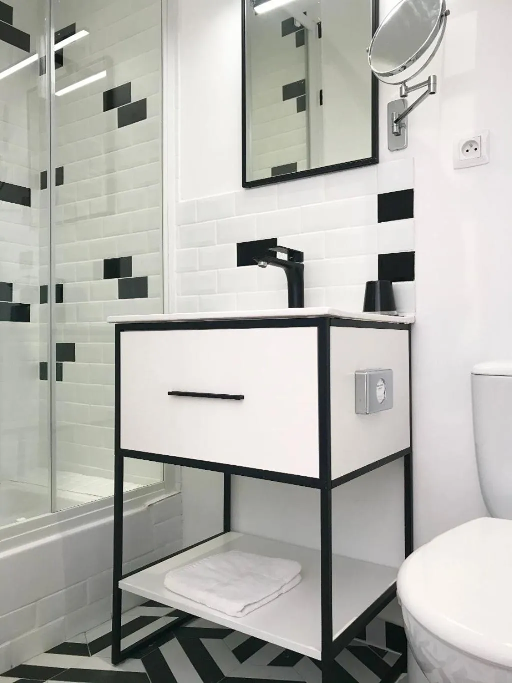 Bathroom in Les Volets Rouges - Hôtel Cassis - Situé dans le Parc National des Calanques - Parking Gratuit