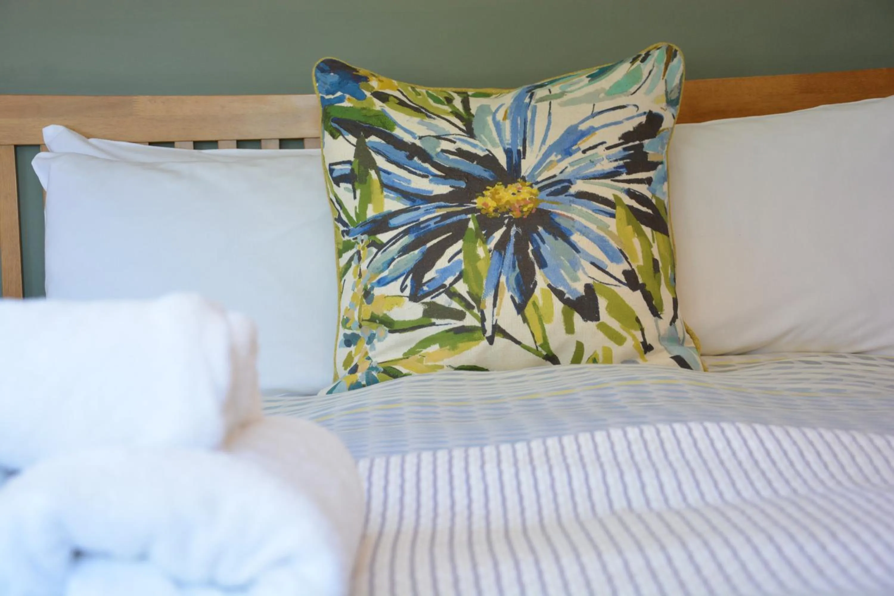 Property building, Bed in The Dolphin Inn